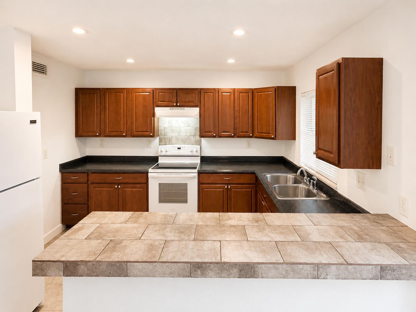 BLUEBERRY HILL I CONDO - Residential Lease