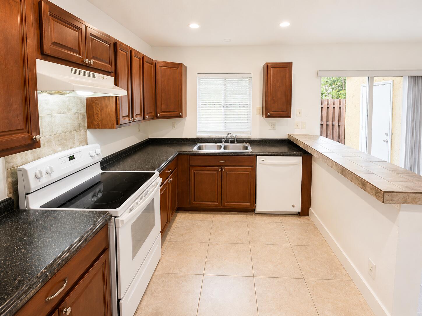 BLUEBERRY HILL I CONDO - Residential Lease