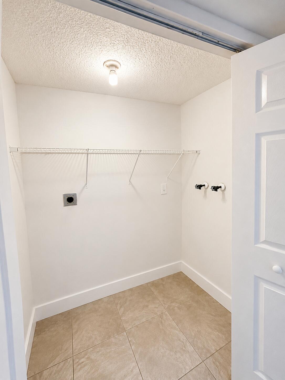 BLUEBERRY HILL I CONDO - Residential Lease