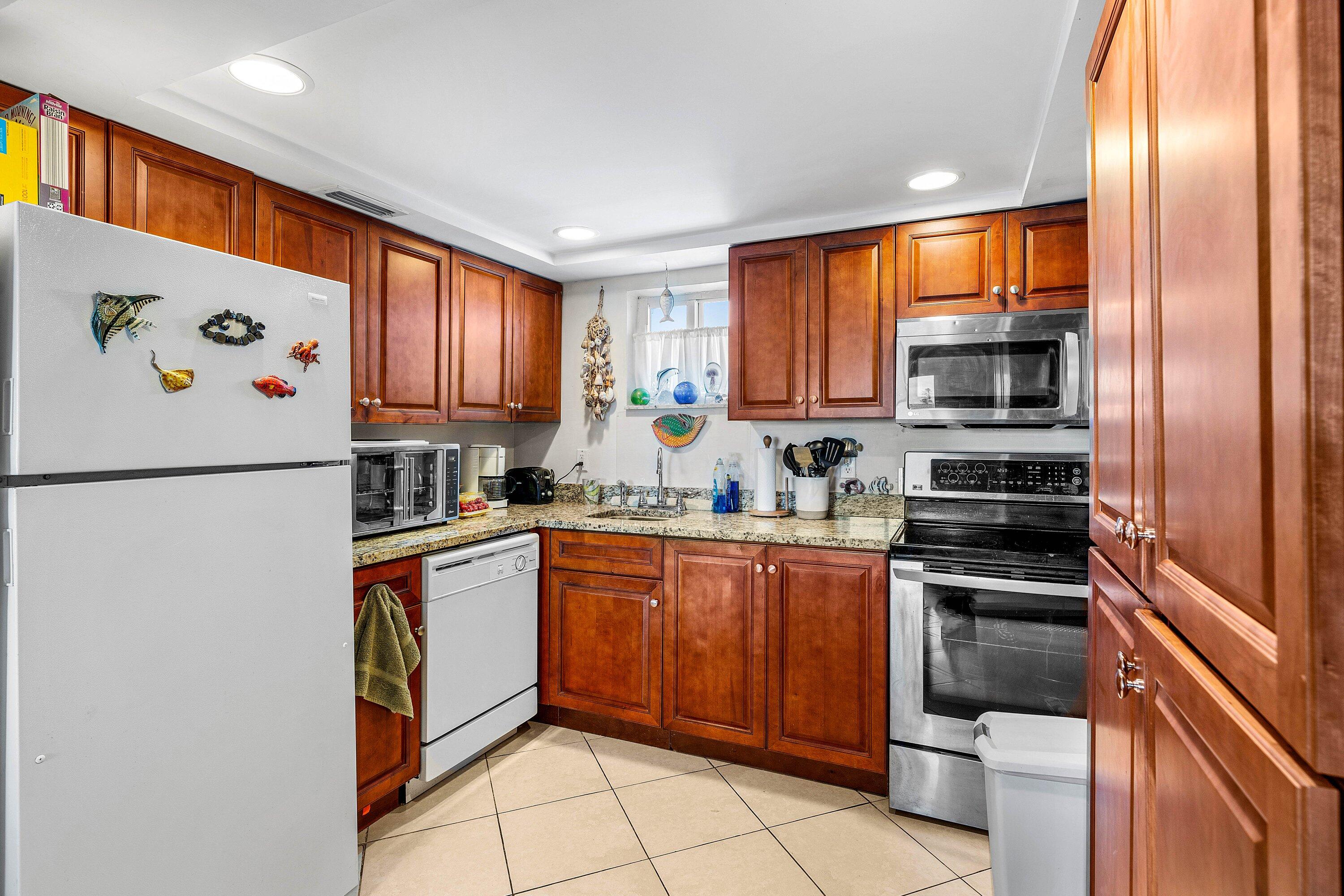 NORTH PALM BEACH VILLAGE - Residential Income