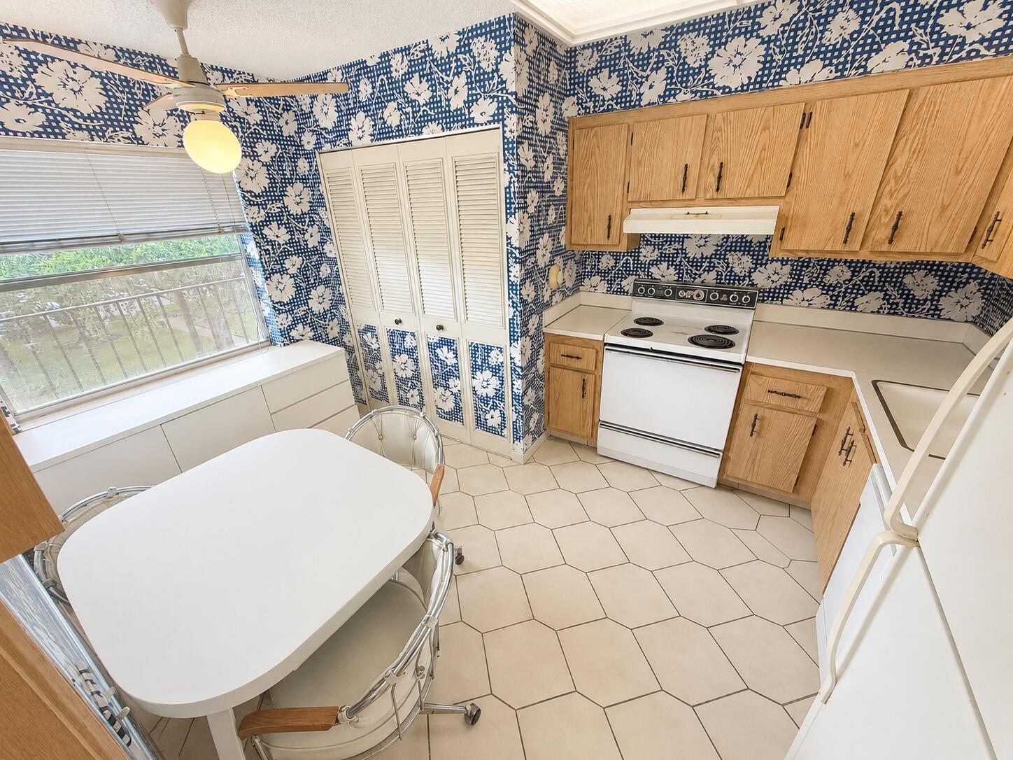 VILLAGES OF ORIOLE DEAUVILLE CONDO - Residential