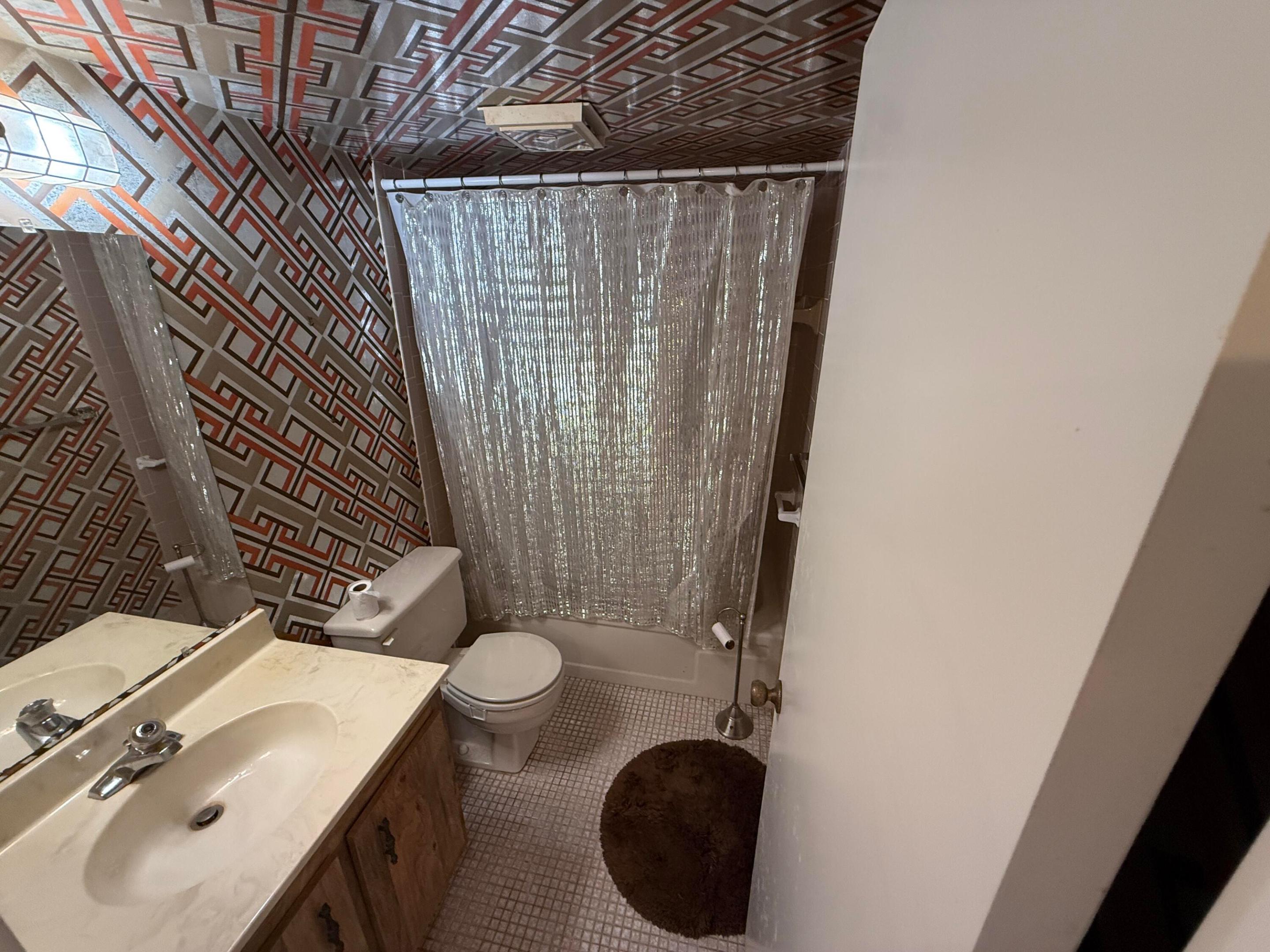 VILLAGES OF ORIOLE DEAUVILLE CONDO - Residential