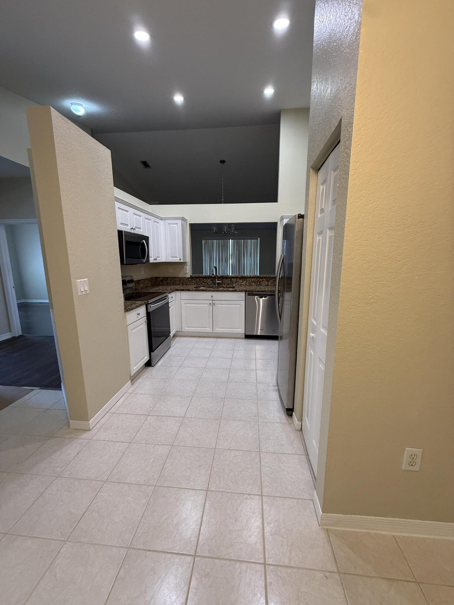 REGENCY HOMES AT SUNRISE - Residential Lease