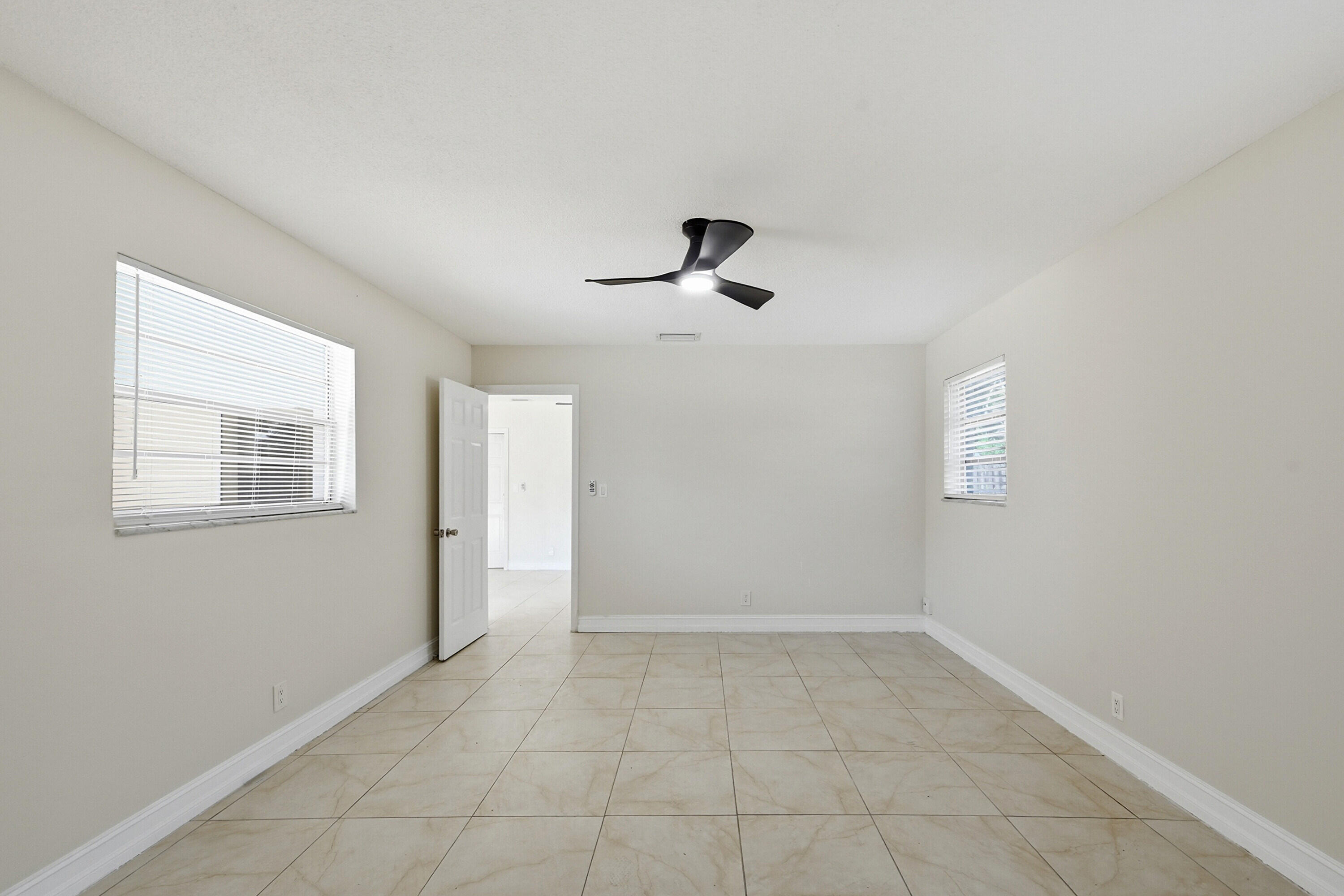 MIRROR LAKE ESTATES SEC SIX - Residential