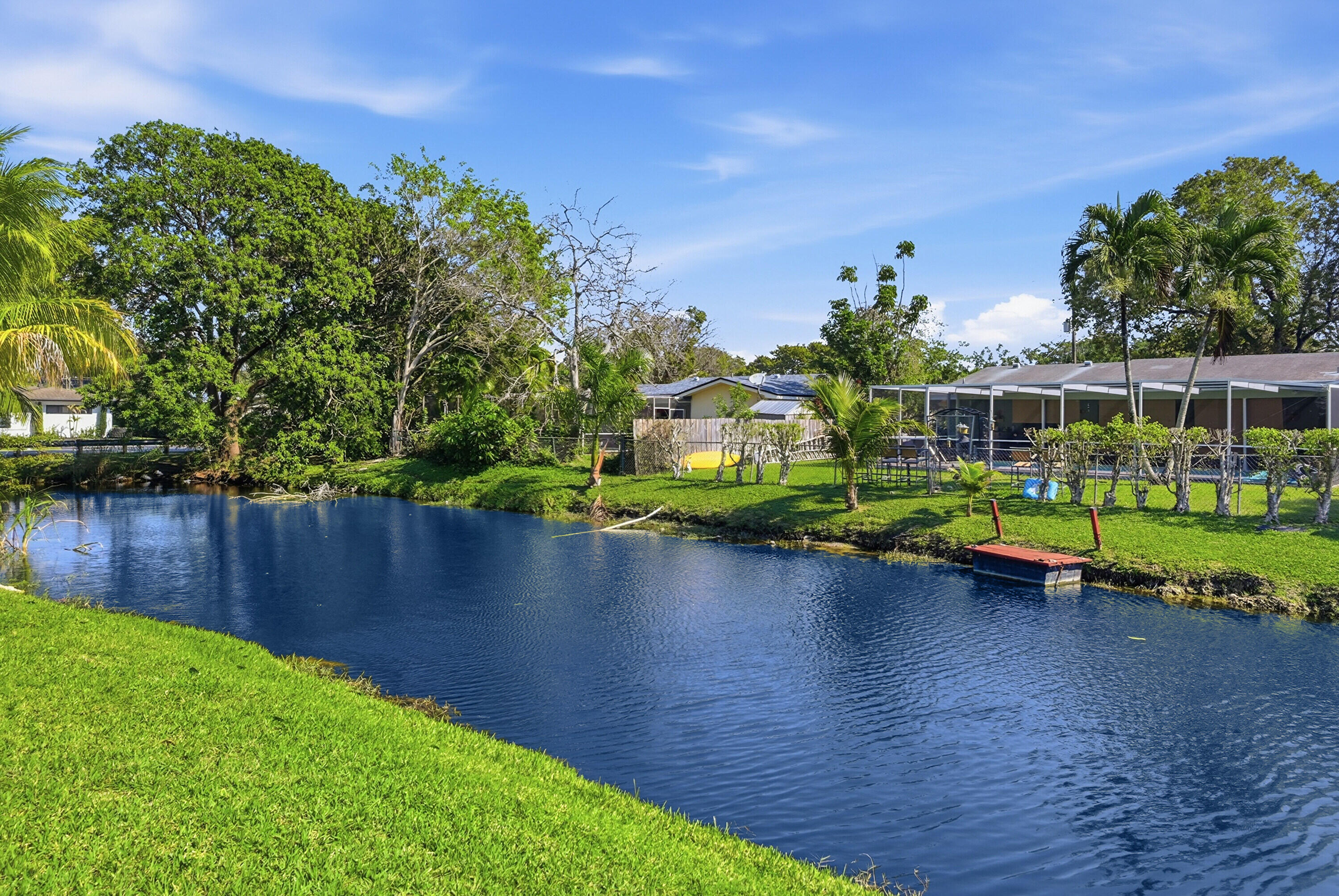 MIRROR LAKE ESTATES SEC SIX - Residential