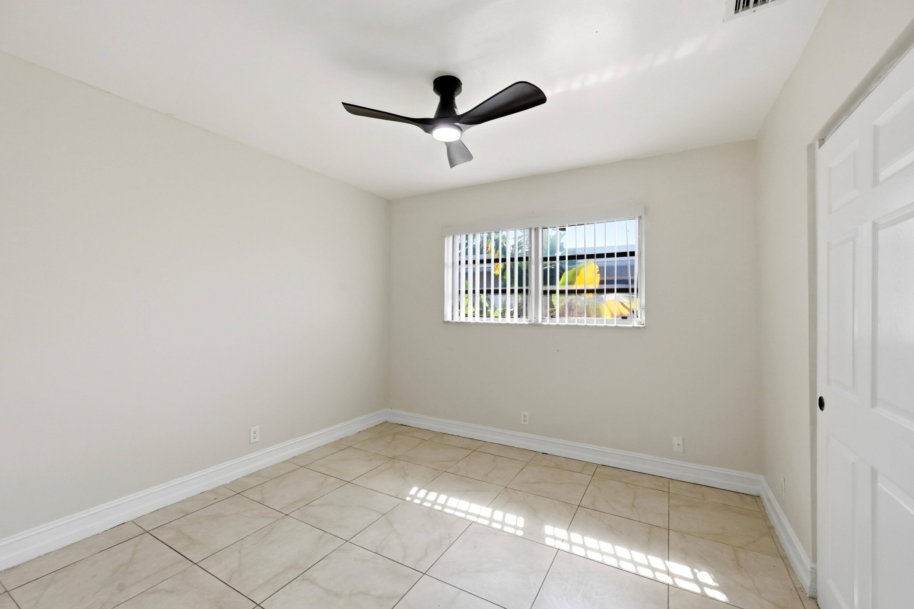 MIRROR LAKE ESTATES SEC SIX - Residential