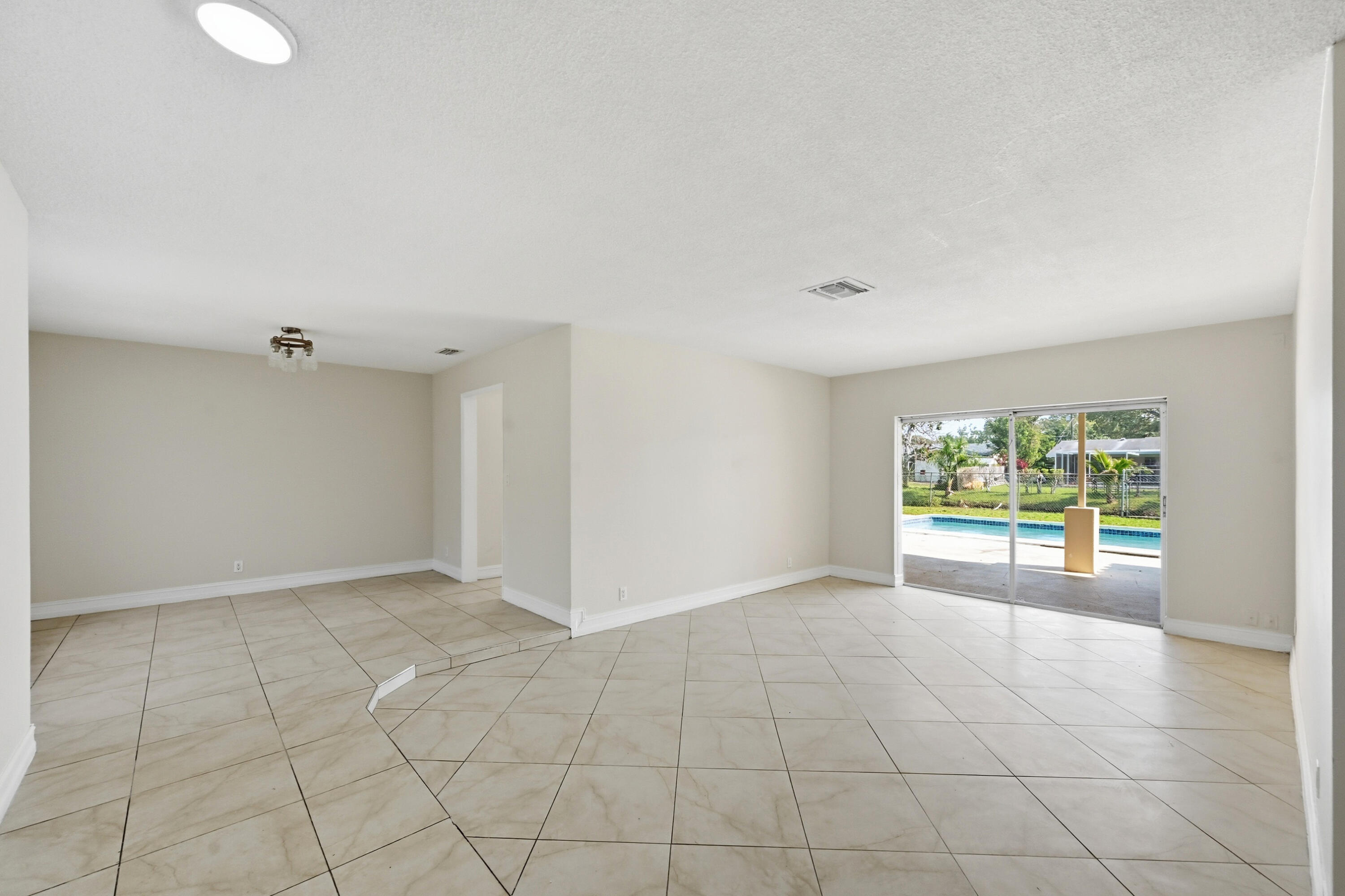 MIRROR LAKE ESTATES SEC SIX - Residential