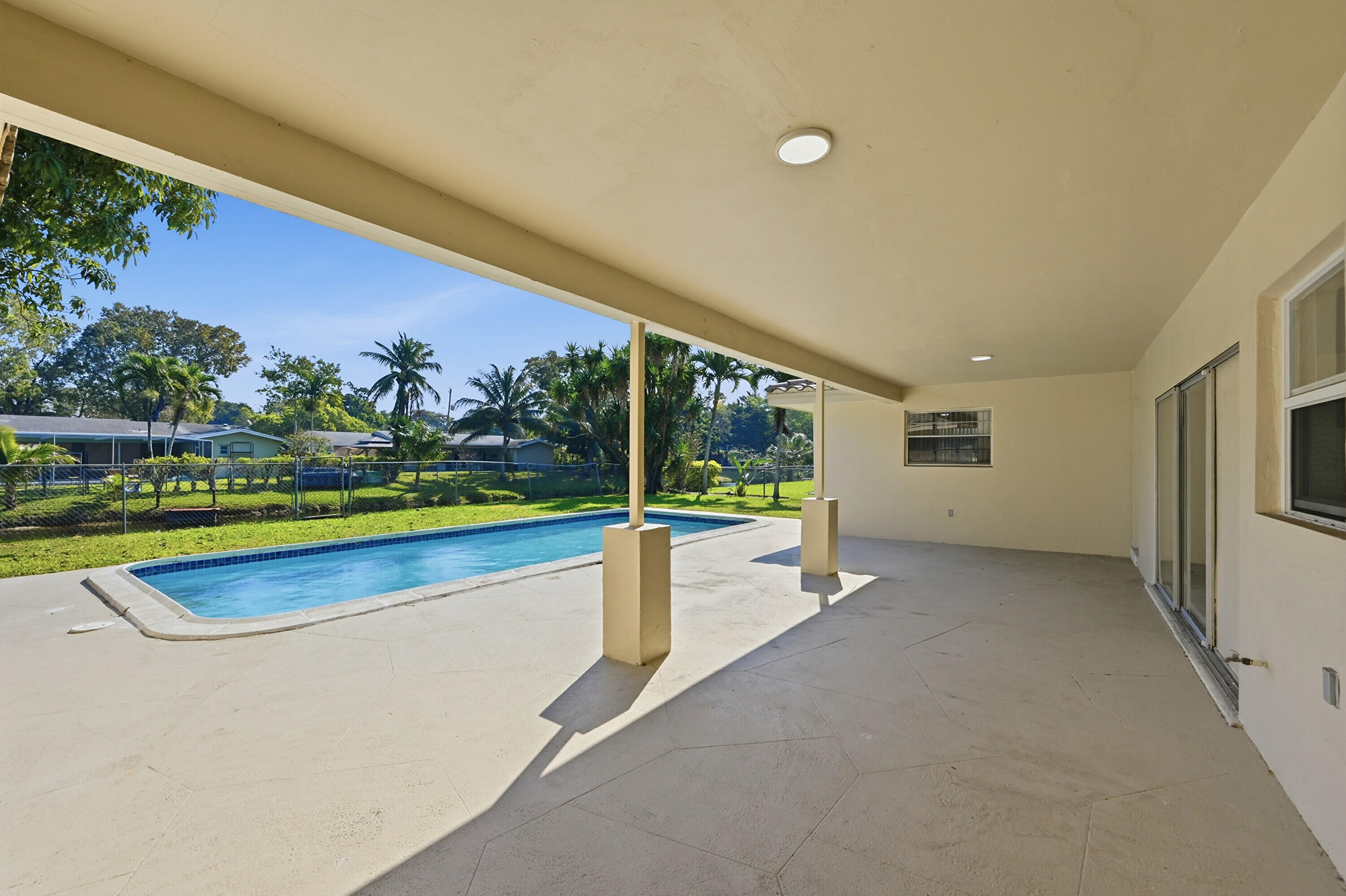 MIRROR LAKE ESTATES SEC SIX - Residential