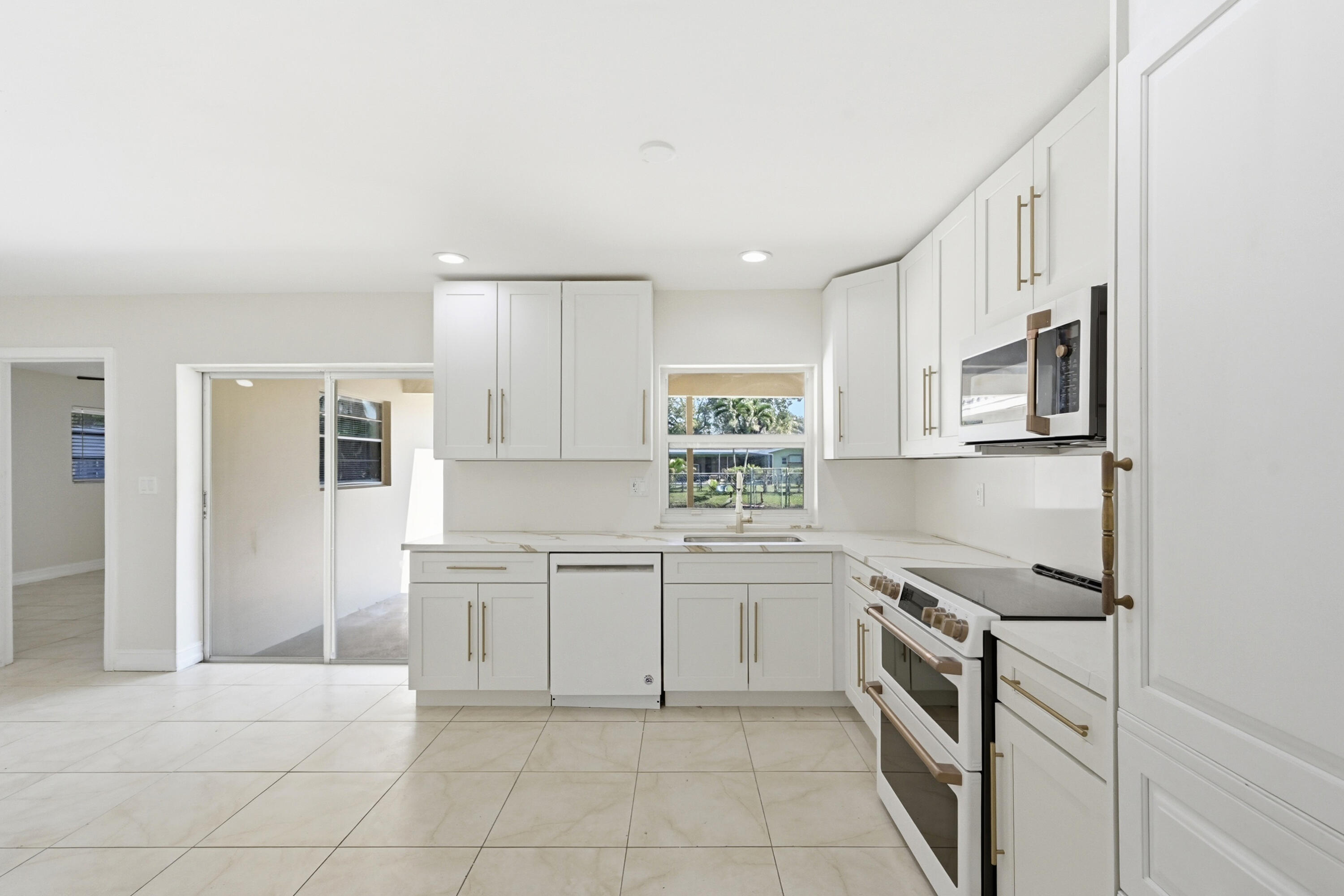 MIRROR LAKE ESTATES SEC SIX - Residential