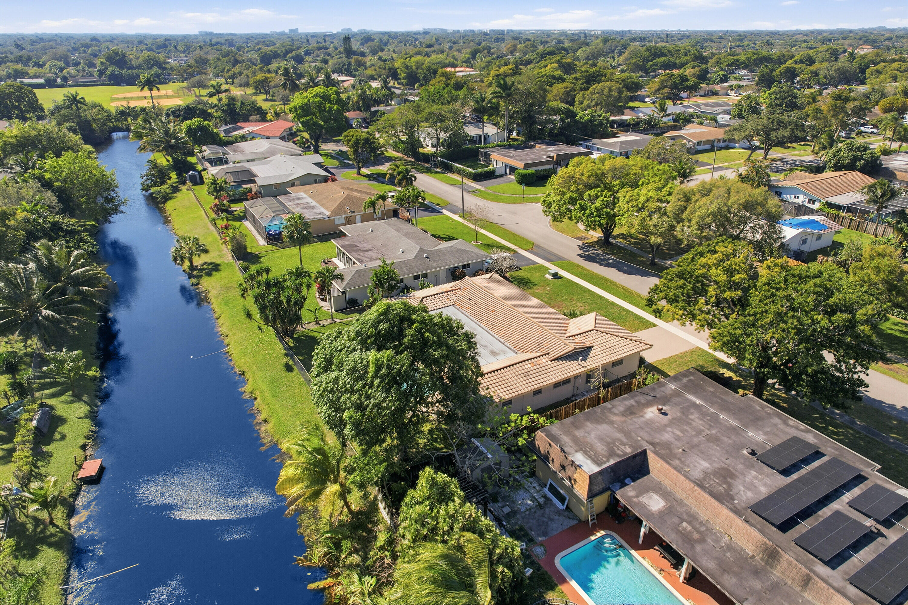 MIRROR LAKE ESTATES SEC SIX - Residential
