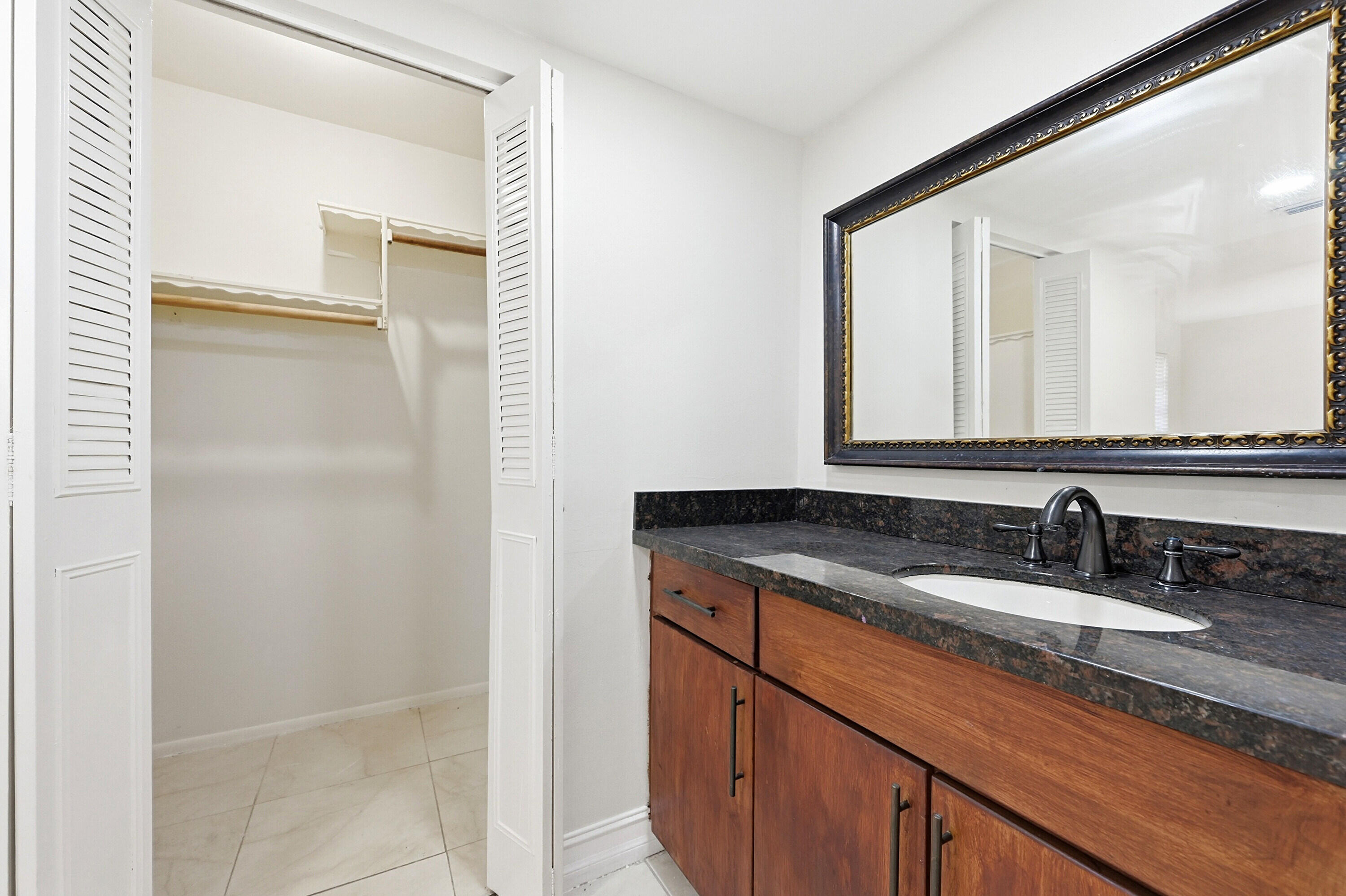 MIRROR LAKE ESTATES SEC SIX - Residential