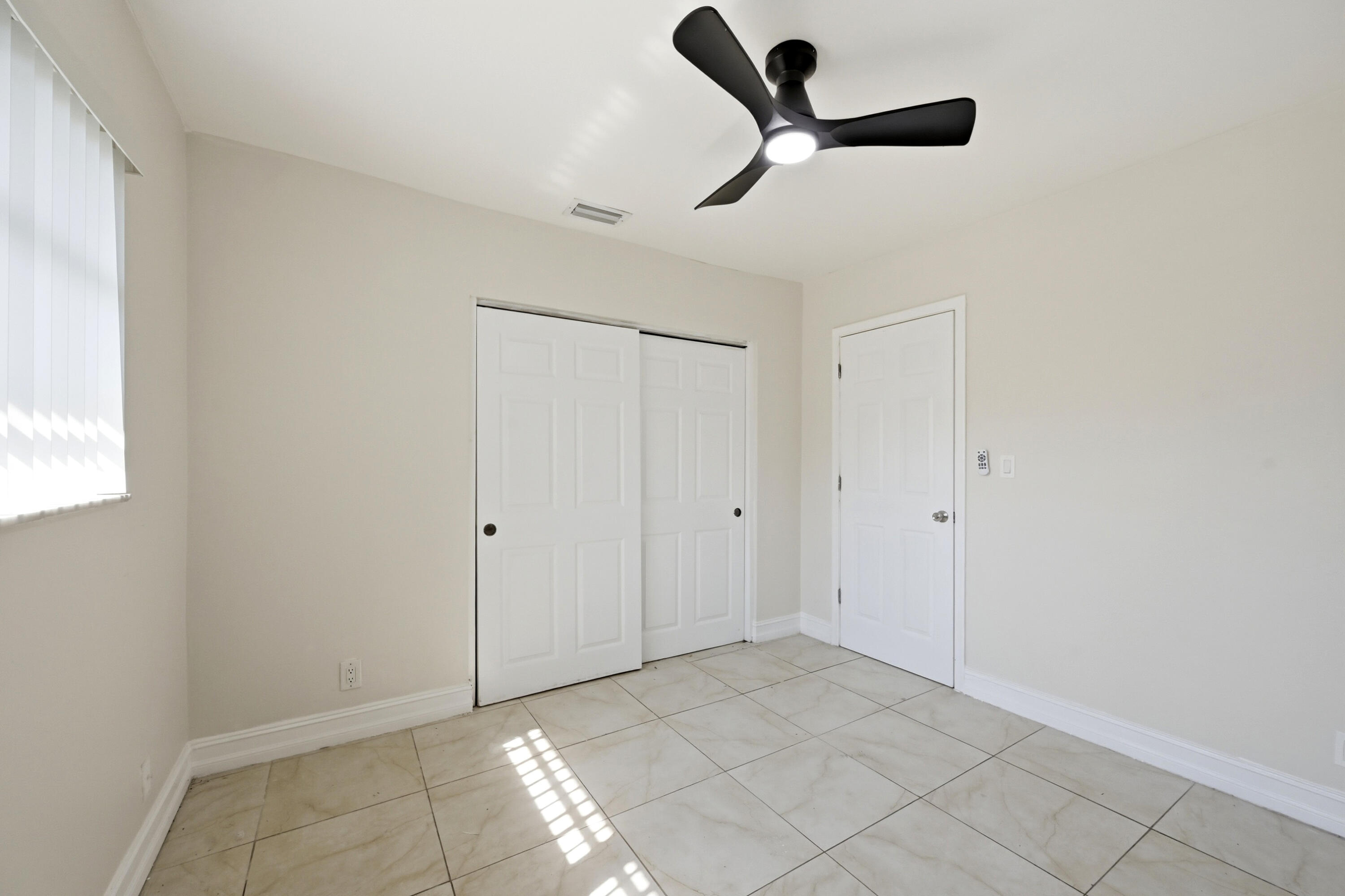 MIRROR LAKE ESTATES SEC SIX - Residential