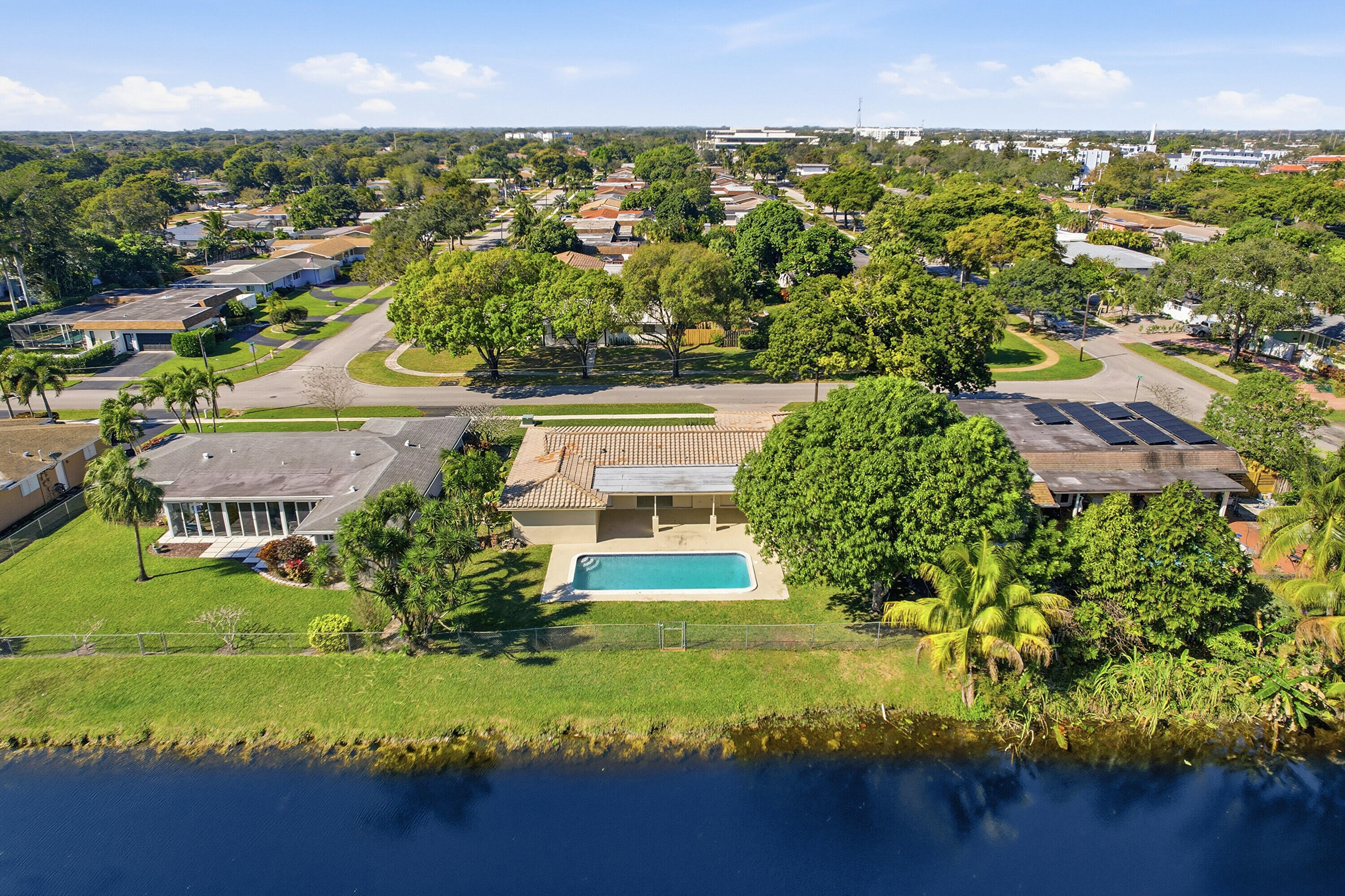 MIRROR LAKE ESTATES SEC SIX - Residential