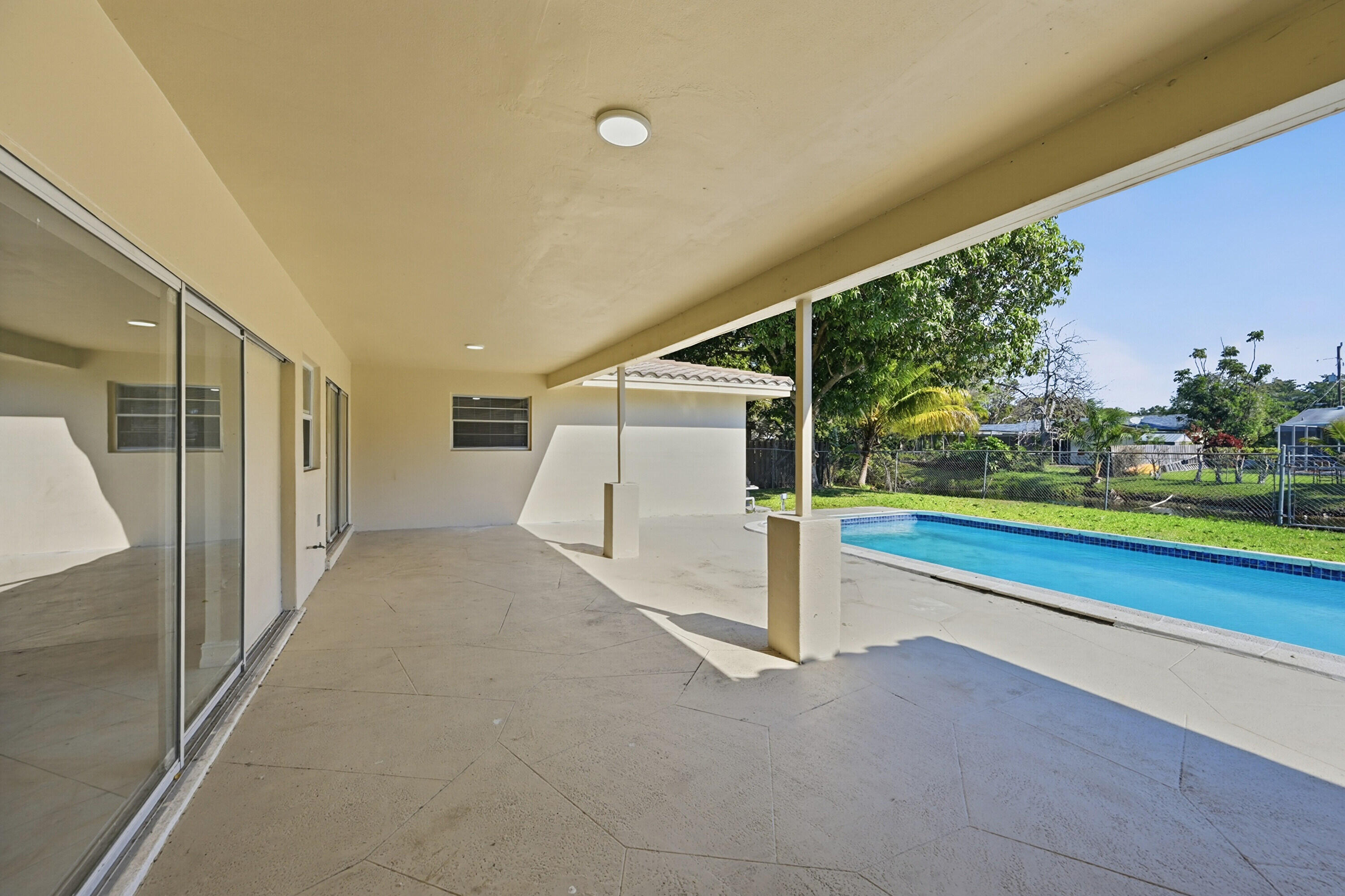 MIRROR LAKE ESTATES SEC SIX - Residential