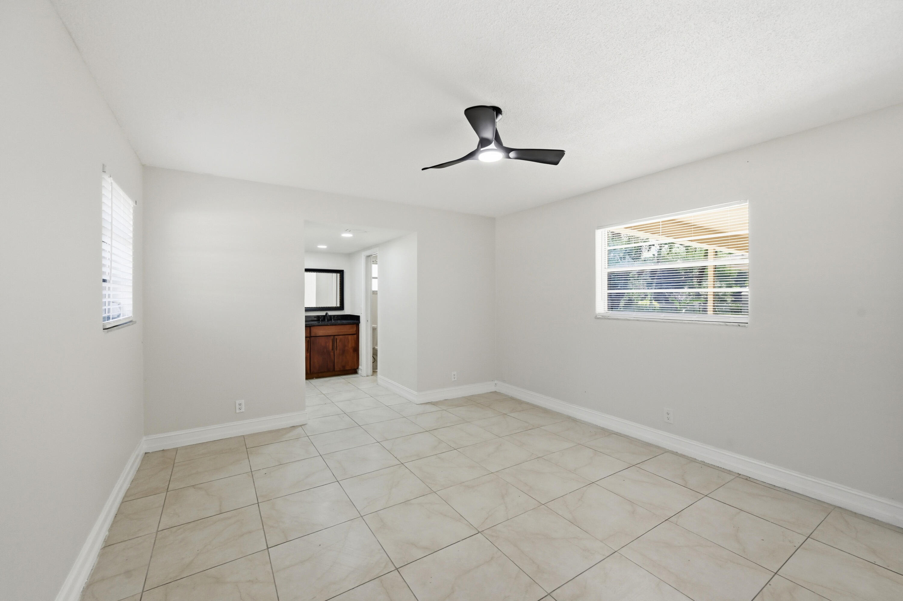 MIRROR LAKE ESTATES SEC SIX - Residential