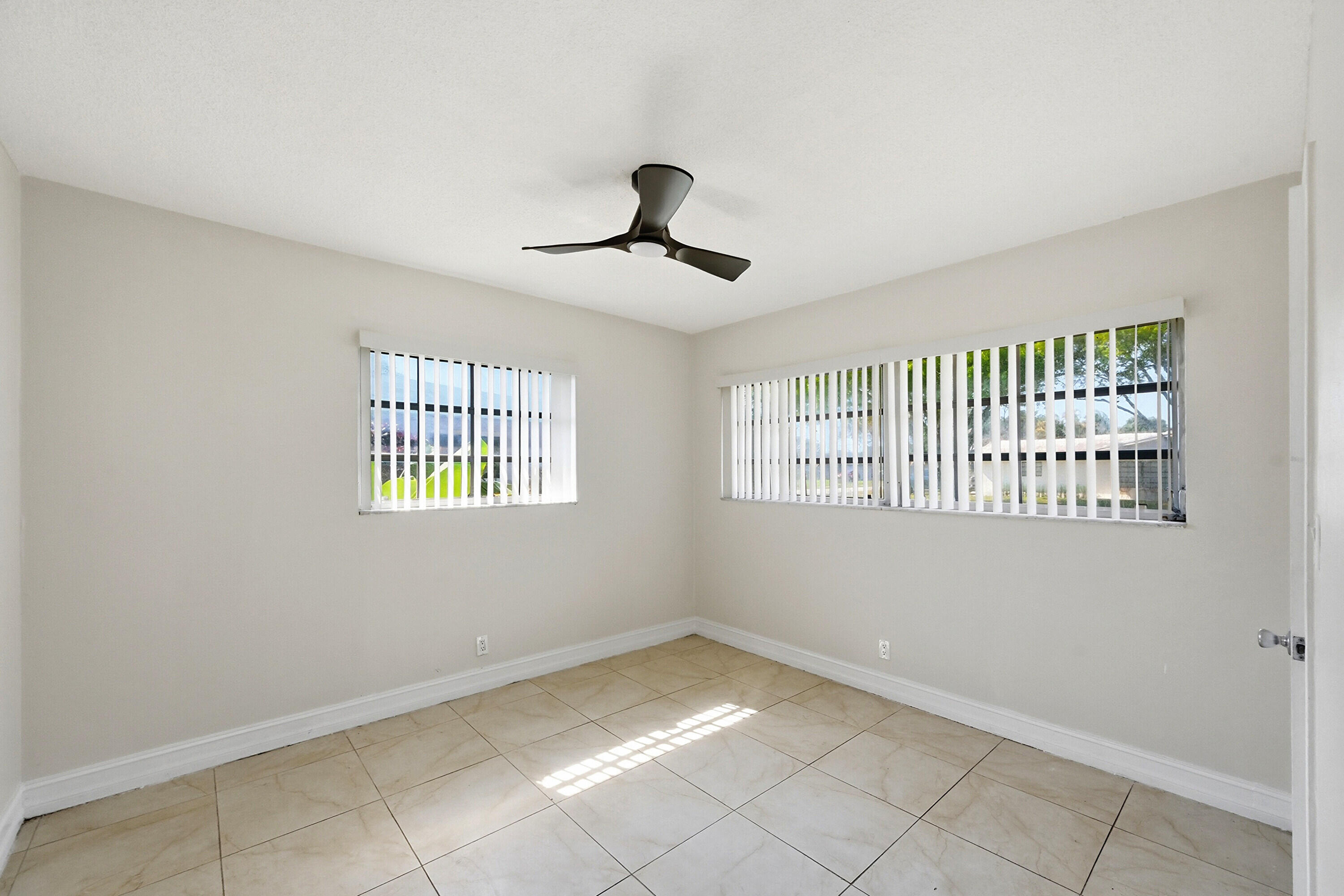 MIRROR LAKE ESTATES SEC SIX - Residential