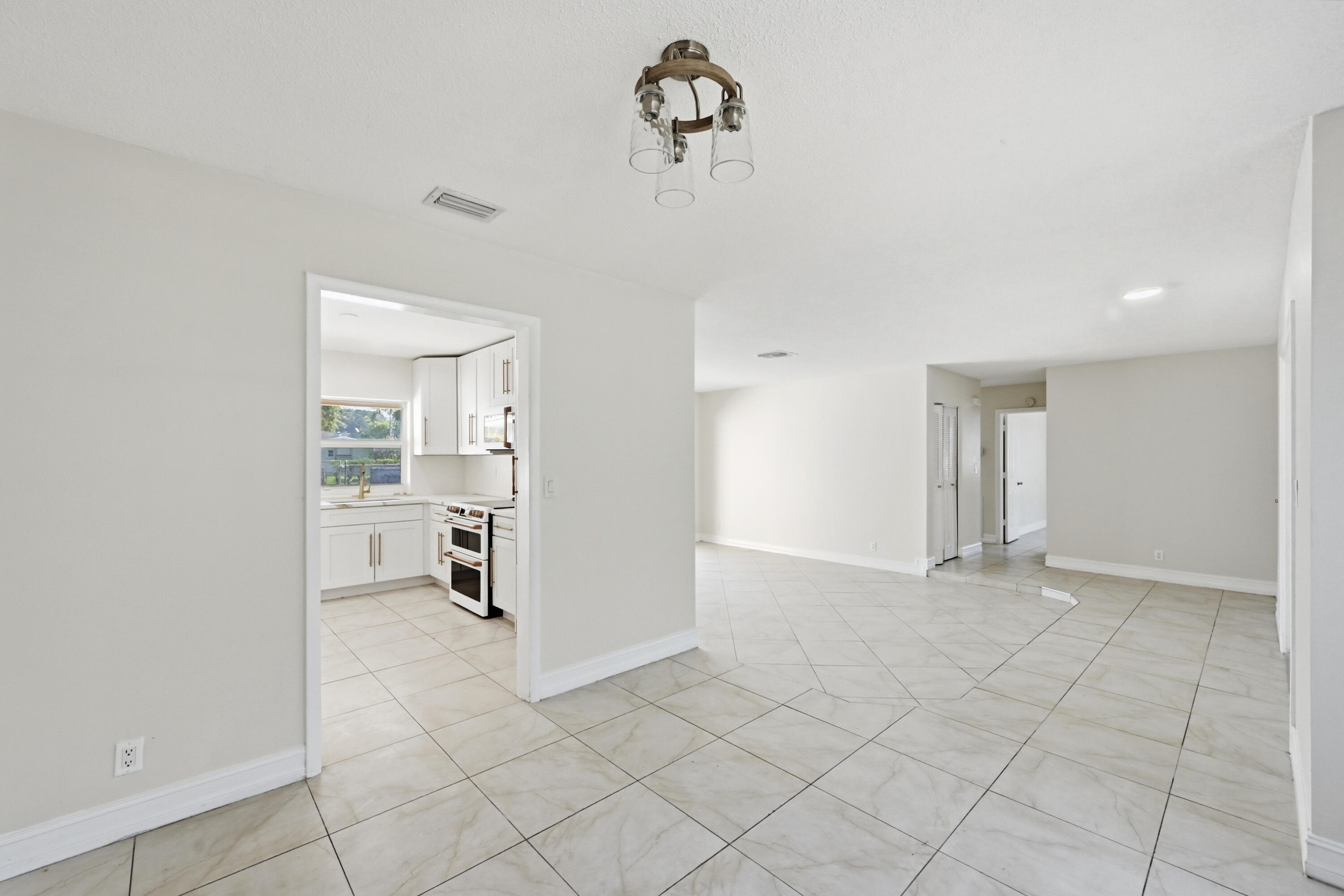 MIRROR LAKE ESTATES SEC SIX - Residential