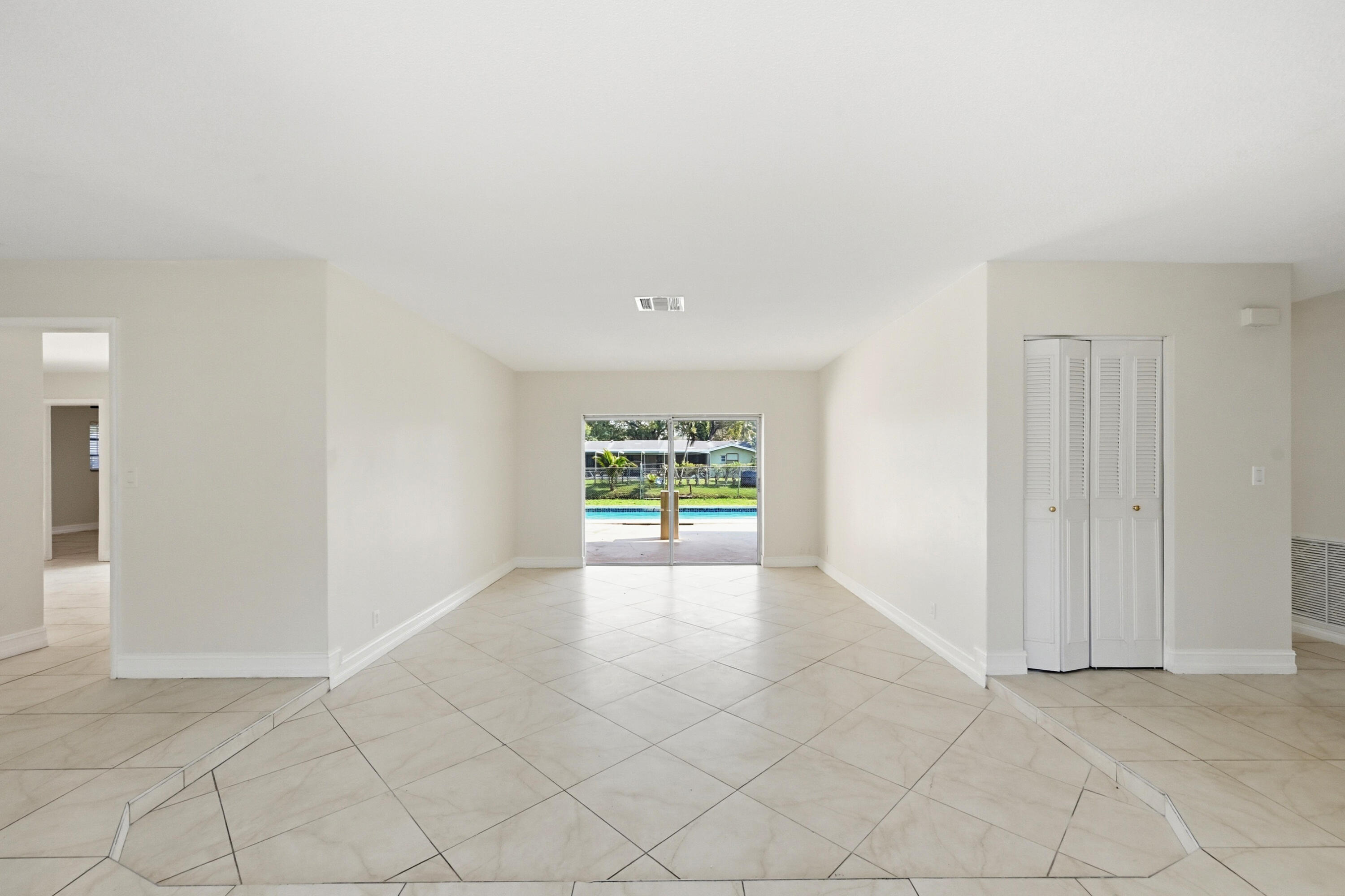 MIRROR LAKE ESTATES SEC SIX - Residential