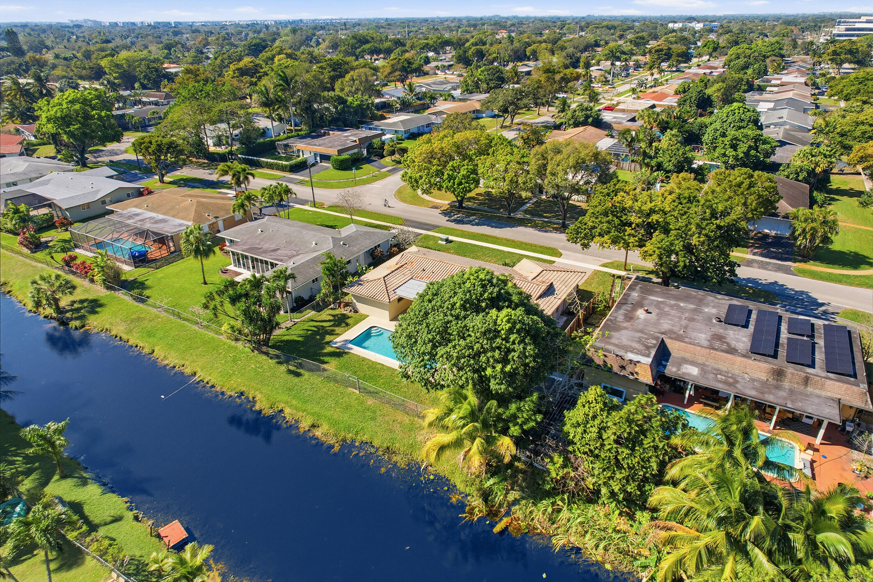 MIRROR LAKE ESTATES SEC SIX - Residential