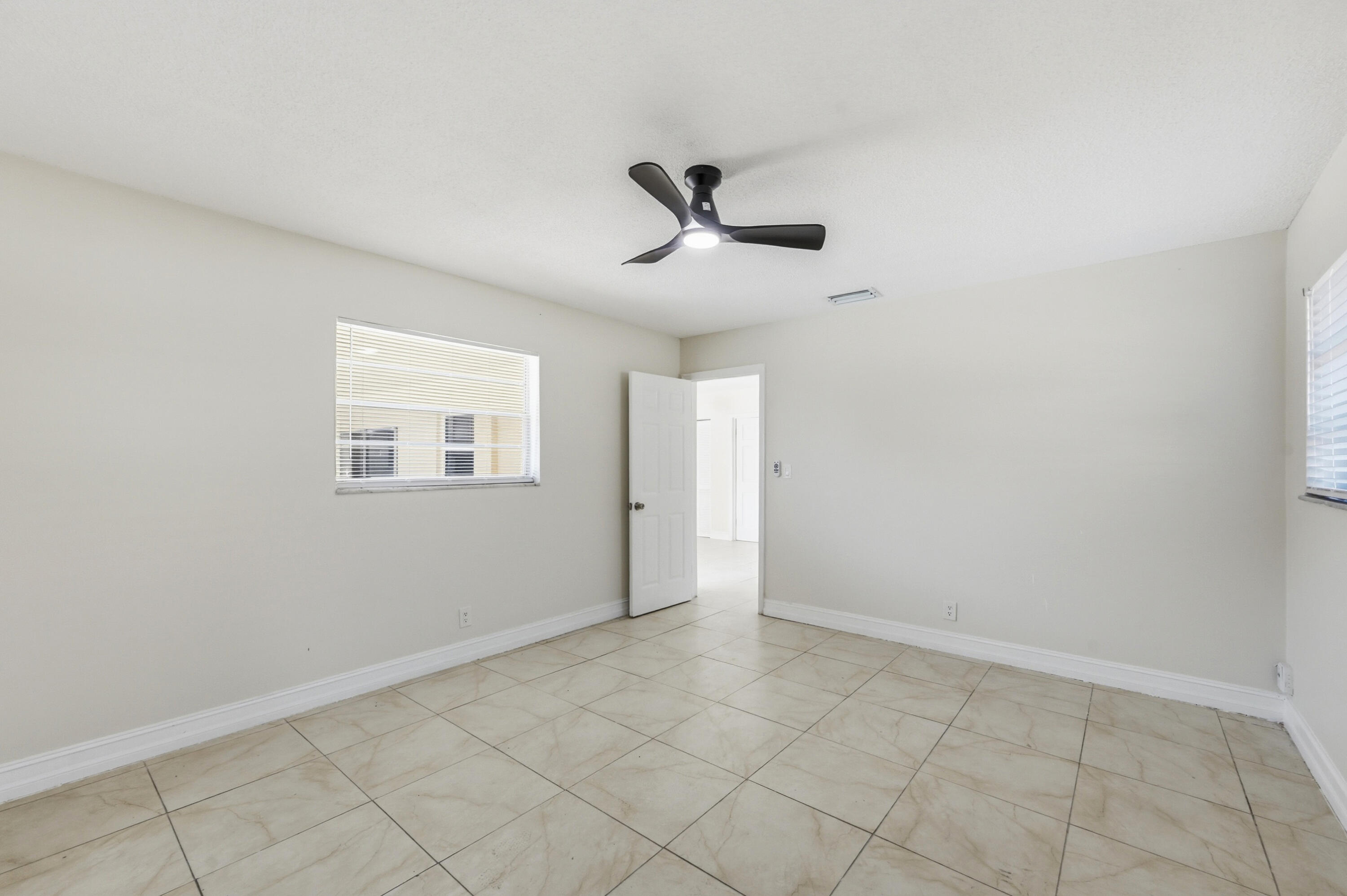 MIRROR LAKE ESTATES SEC SIX - Residential