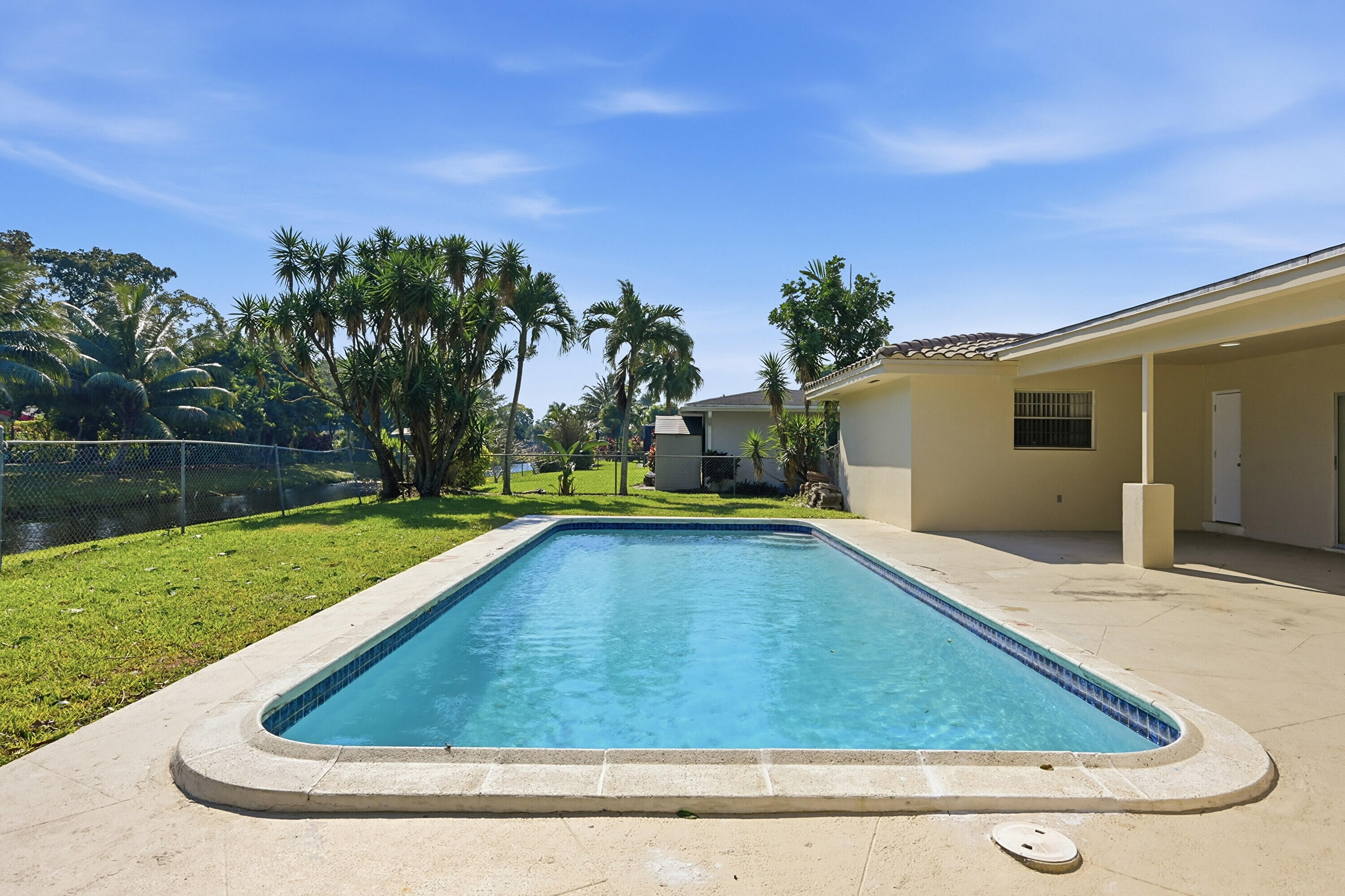 MIRROR LAKE ESTATES SEC SIX - Residential
