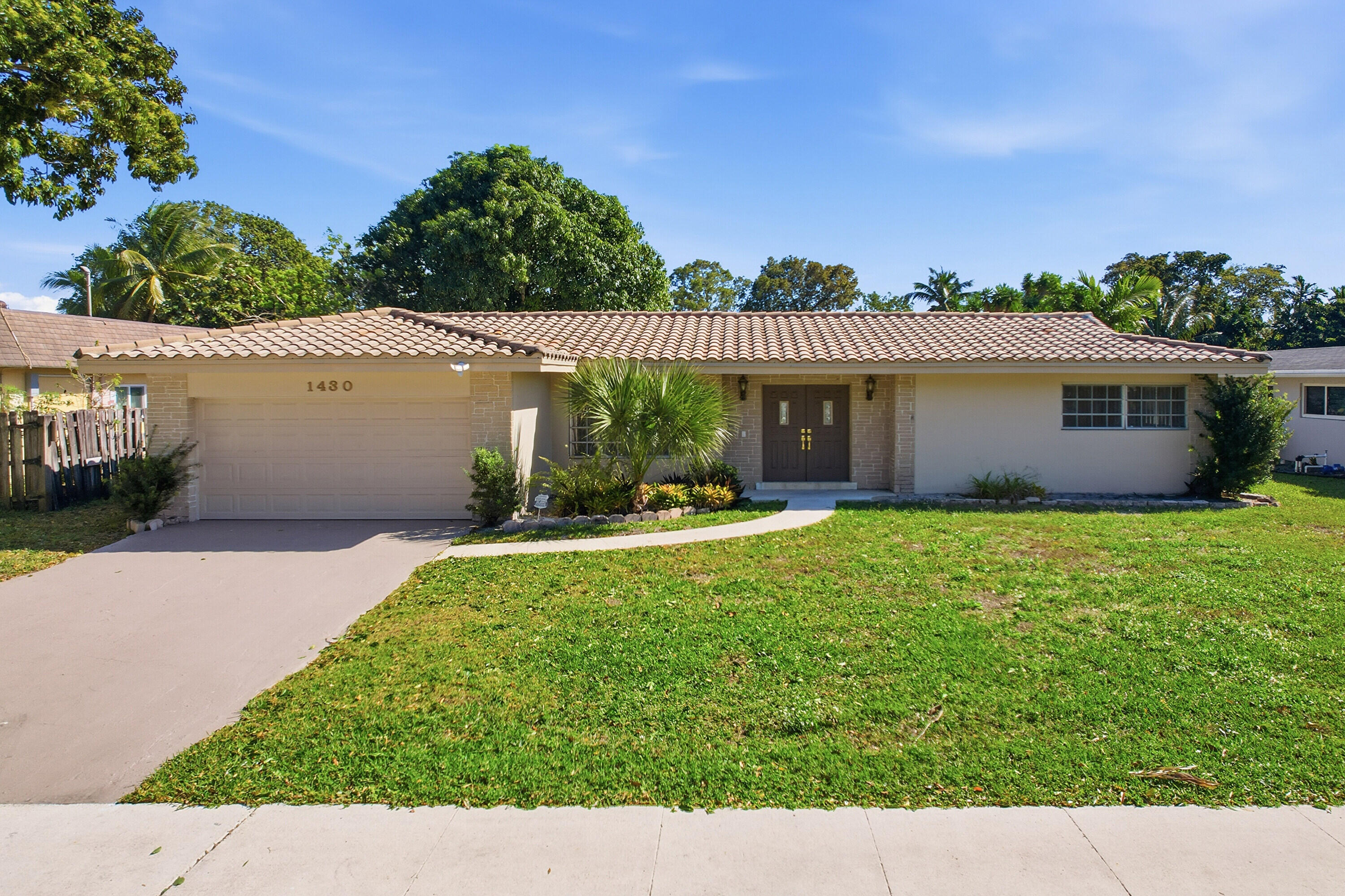 MIRROR LAKE ESTATES SEC SIX - Residential