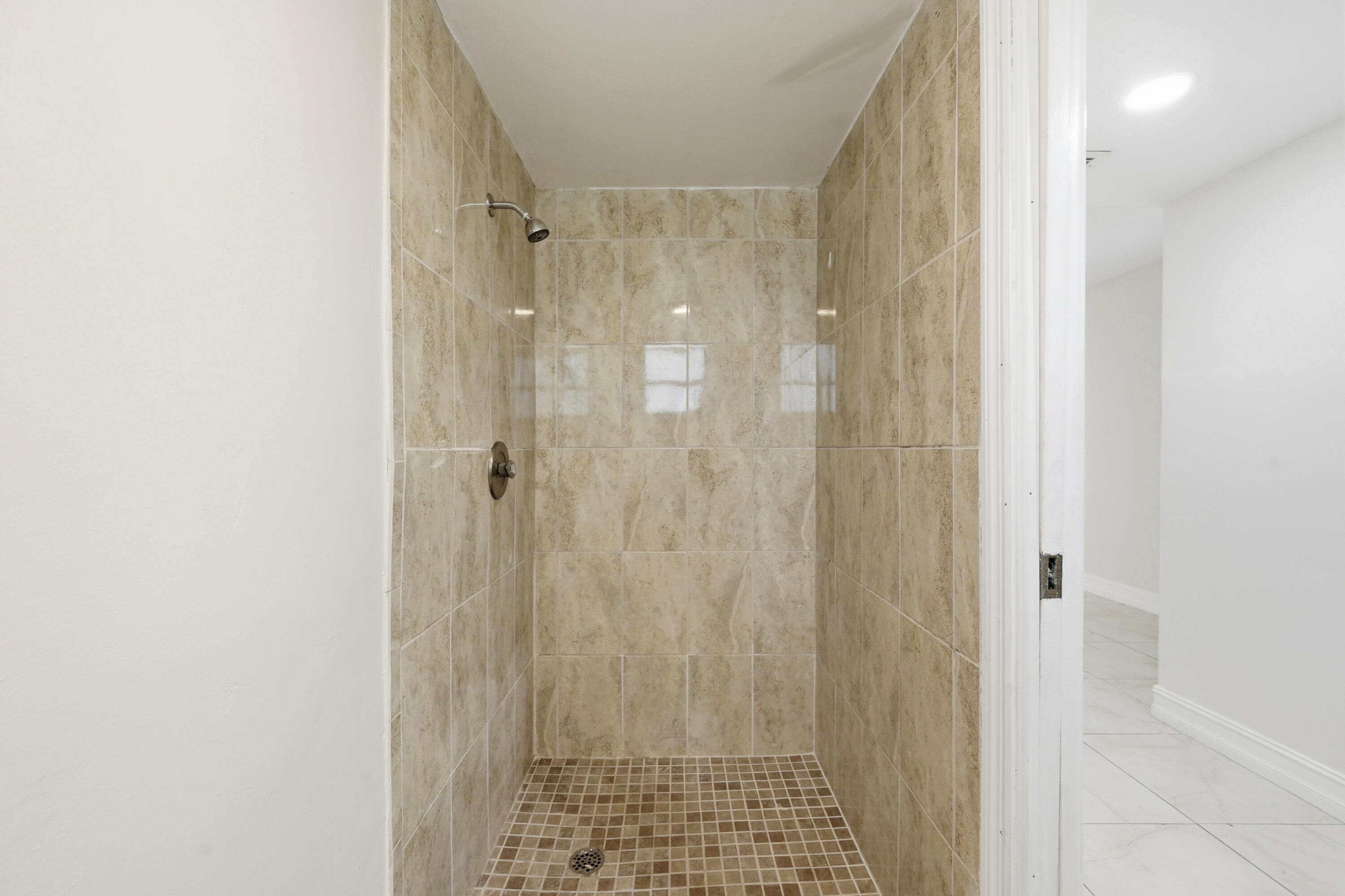 MIRROR LAKE ESTATES SEC SIX - Residential