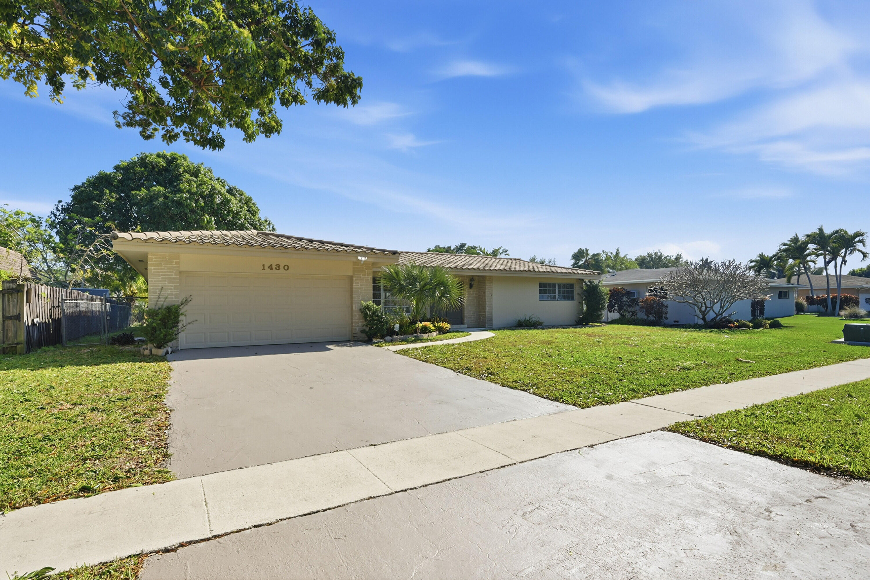 MIRROR LAKE ESTATES SEC SIX - Residential