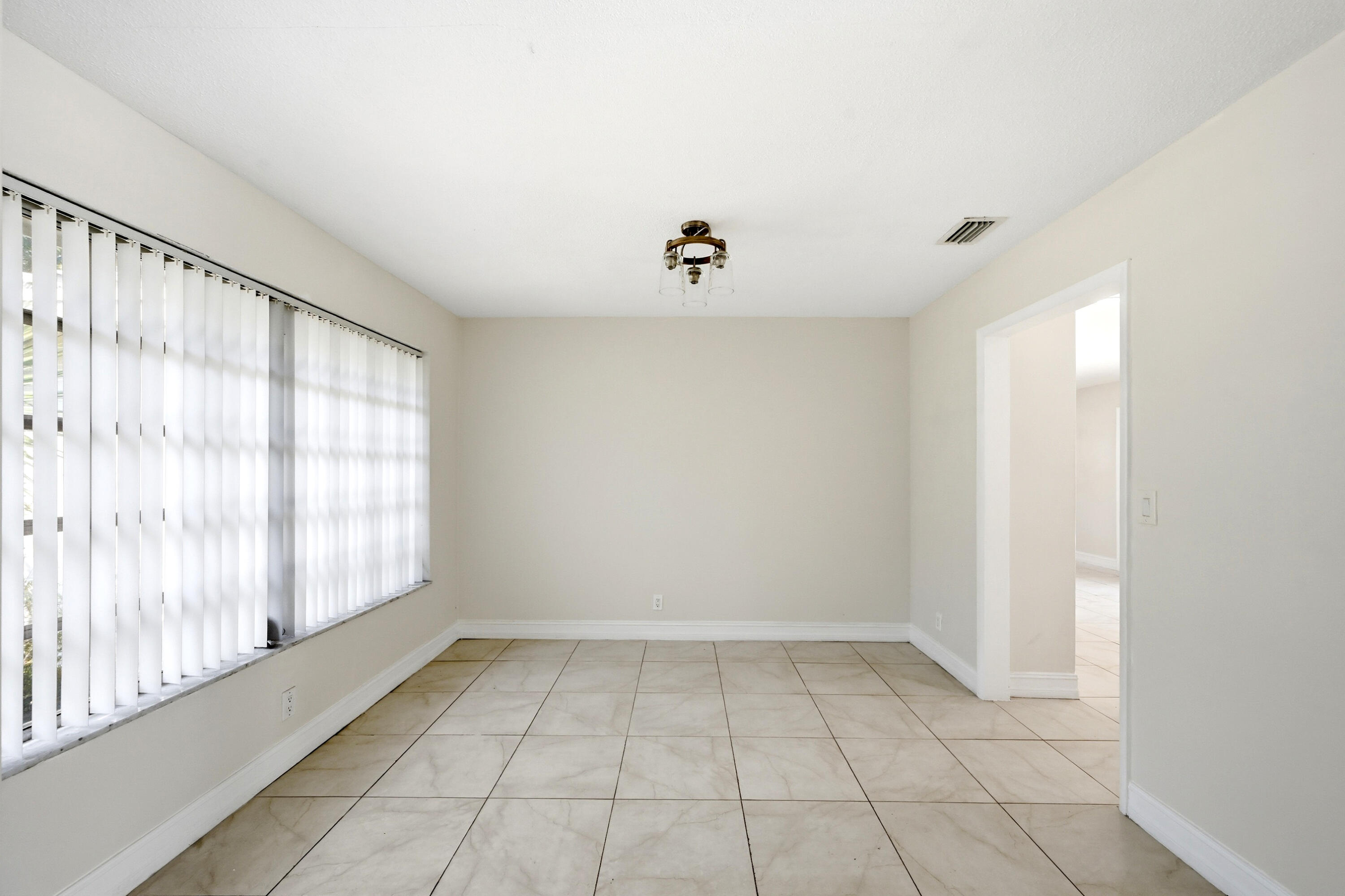 MIRROR LAKE ESTATES SEC SIX - Residential