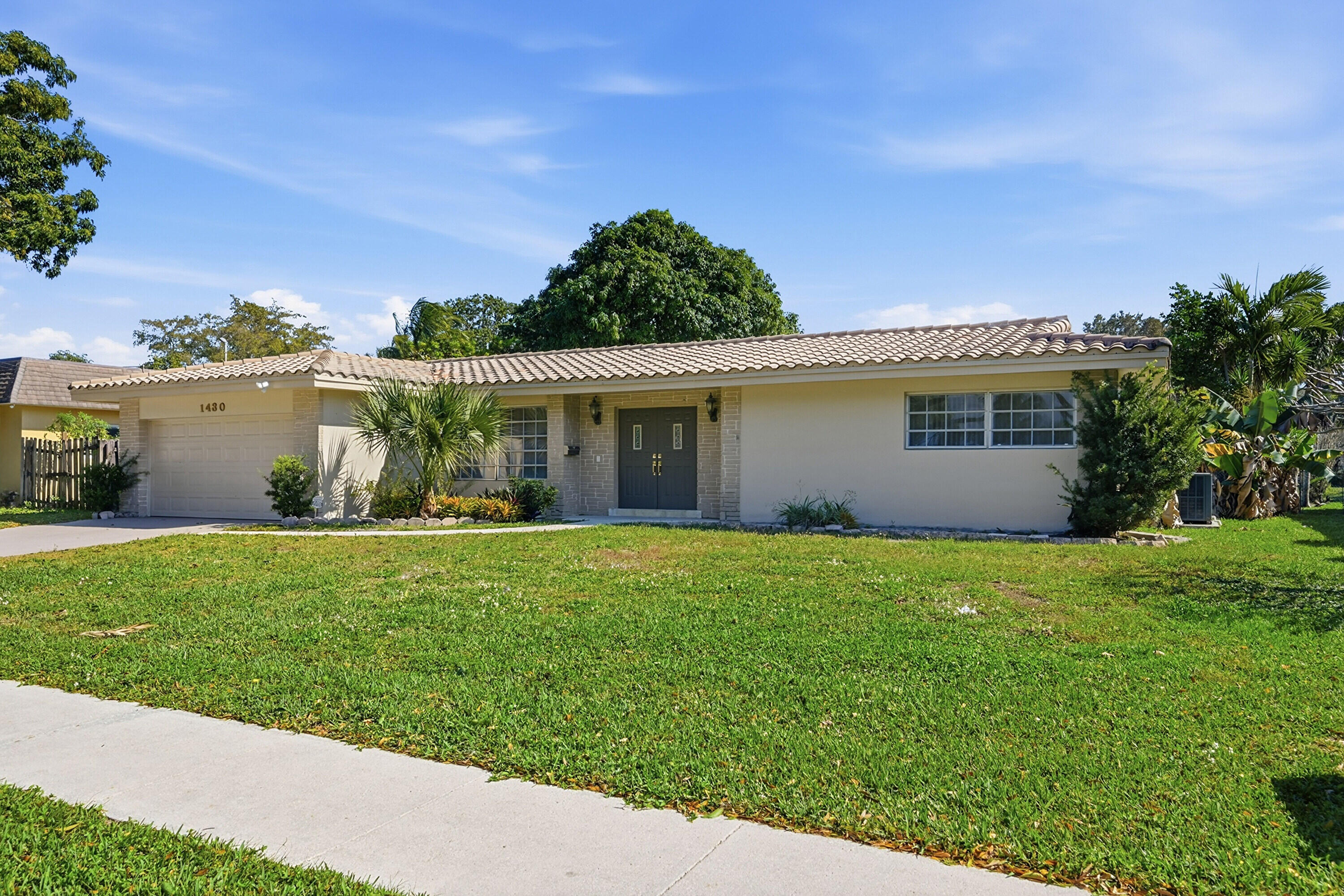 MIRROR LAKE ESTATES SEC SIX - Residential