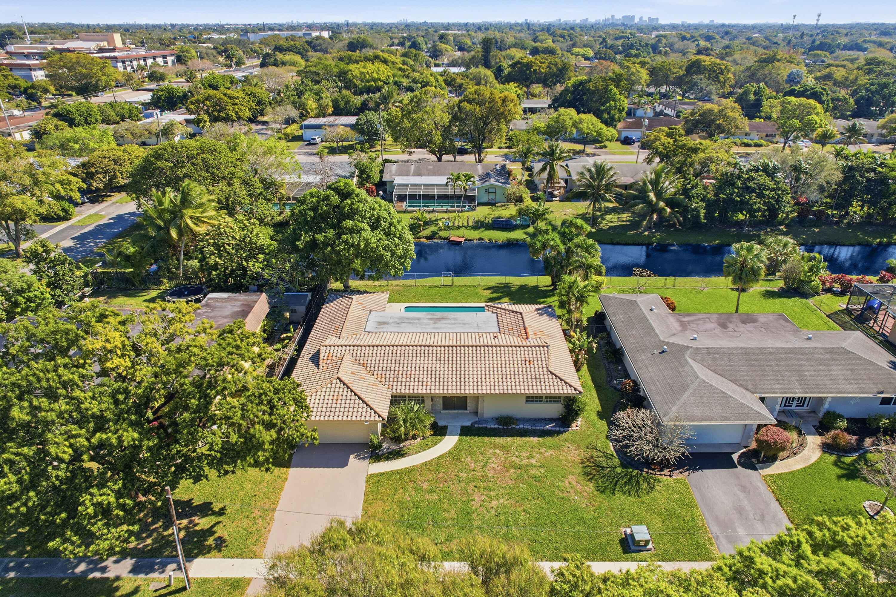 MIRROR LAKE ESTATES SEC SIX - Residential