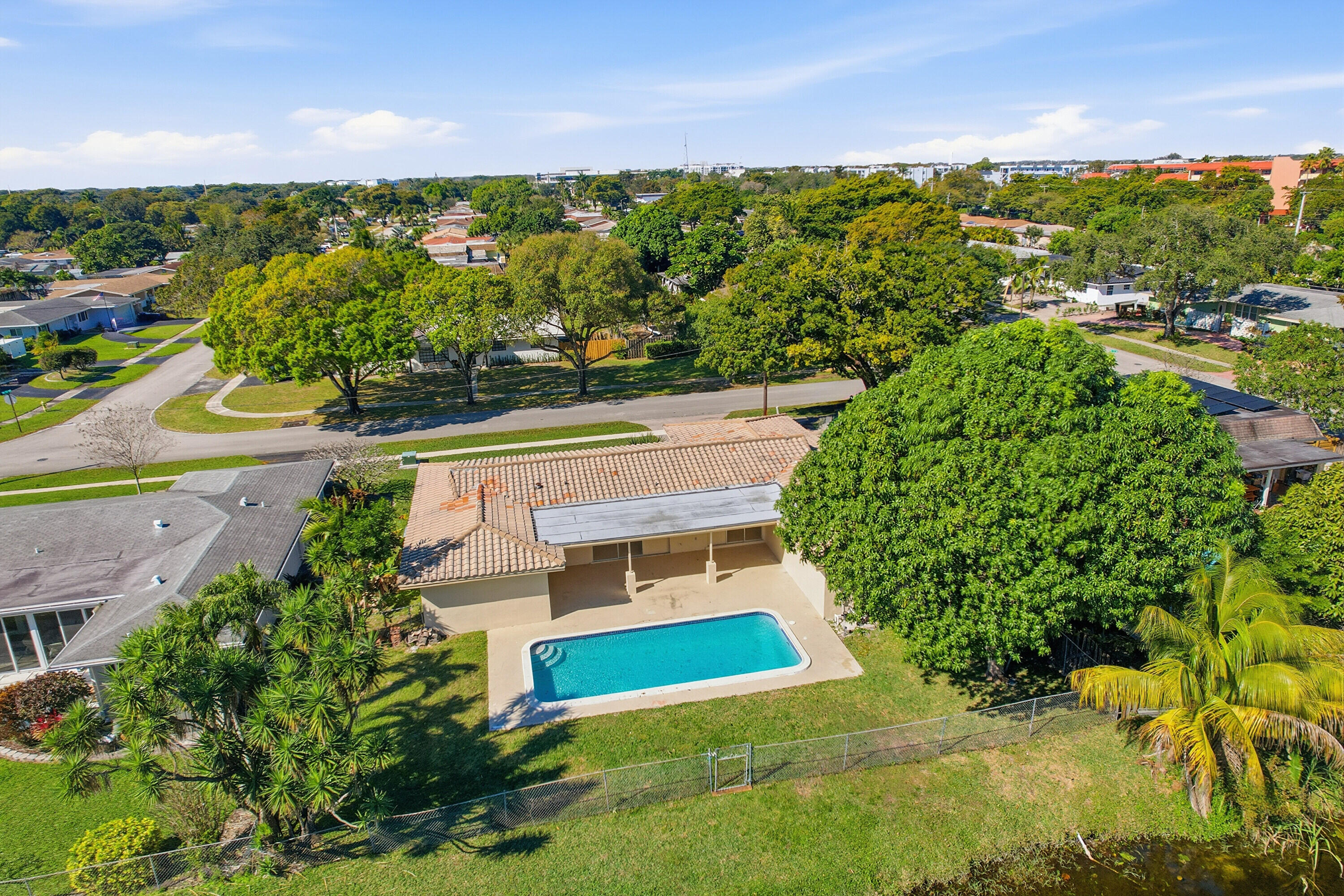MIRROR LAKE ESTATES SEC SIX - Residential