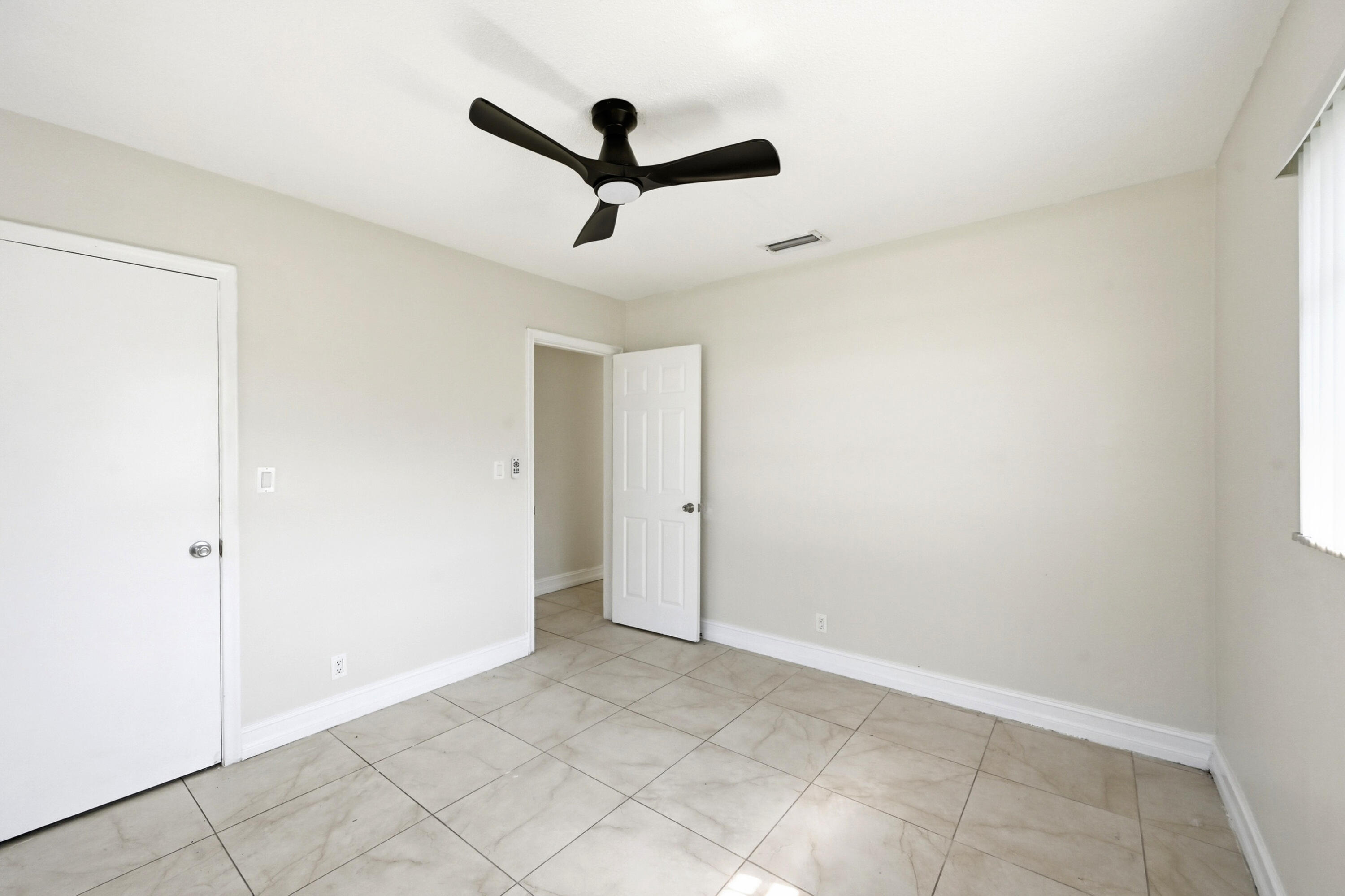 MIRROR LAKE ESTATES SEC SIX - Residential