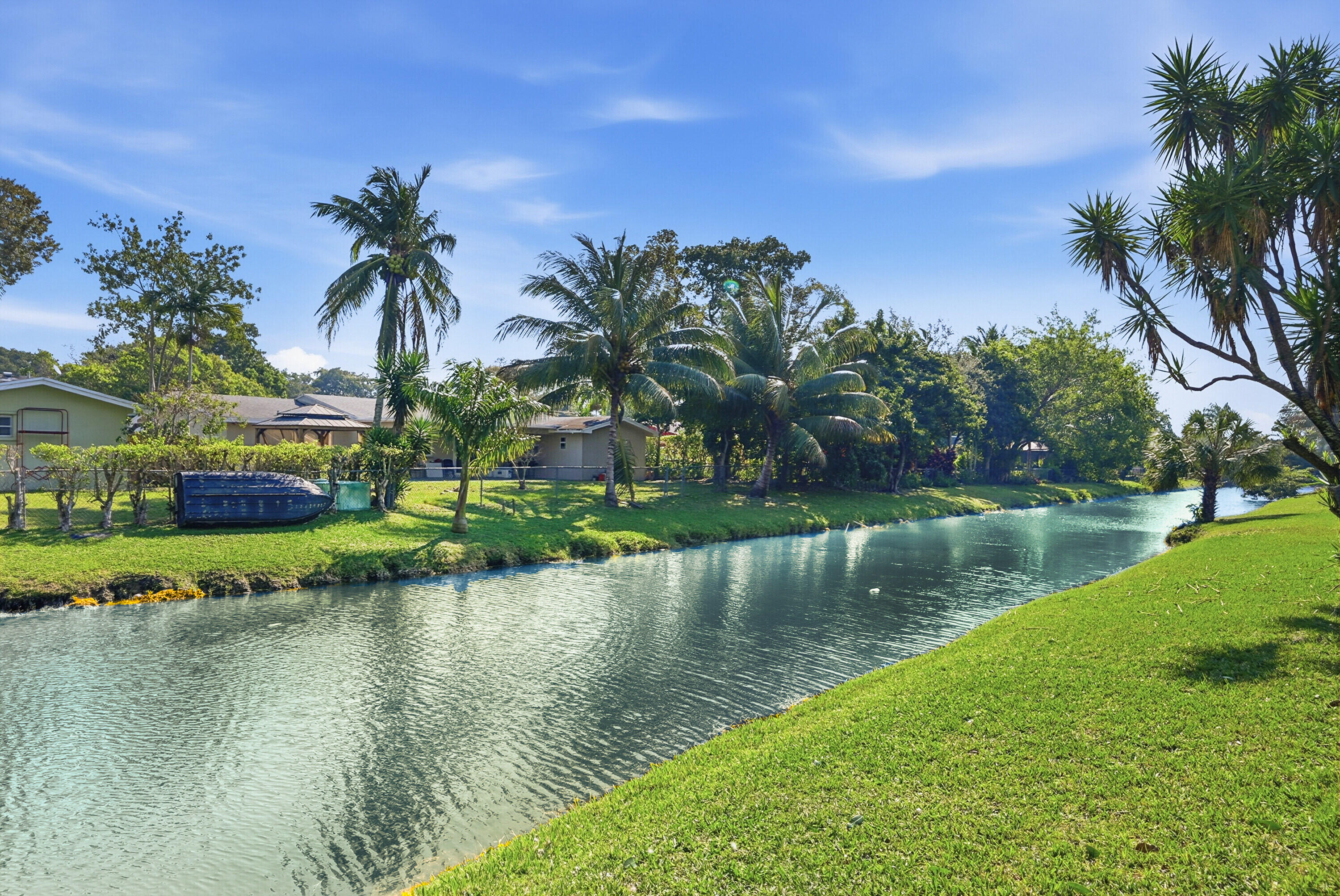 MIRROR LAKE ESTATES SEC SIX - Residential