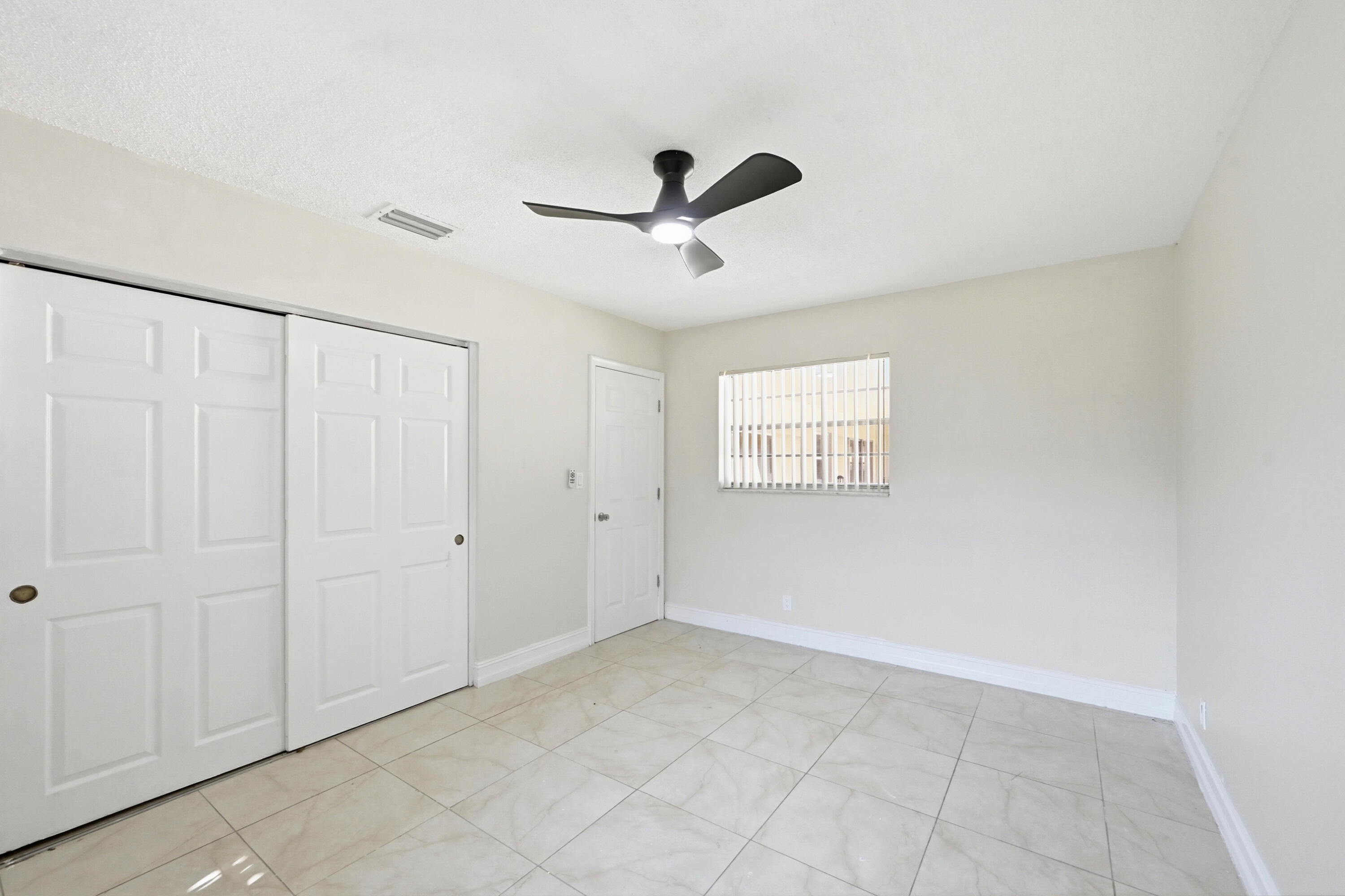 MIRROR LAKE ESTATES SEC SIX - Residential