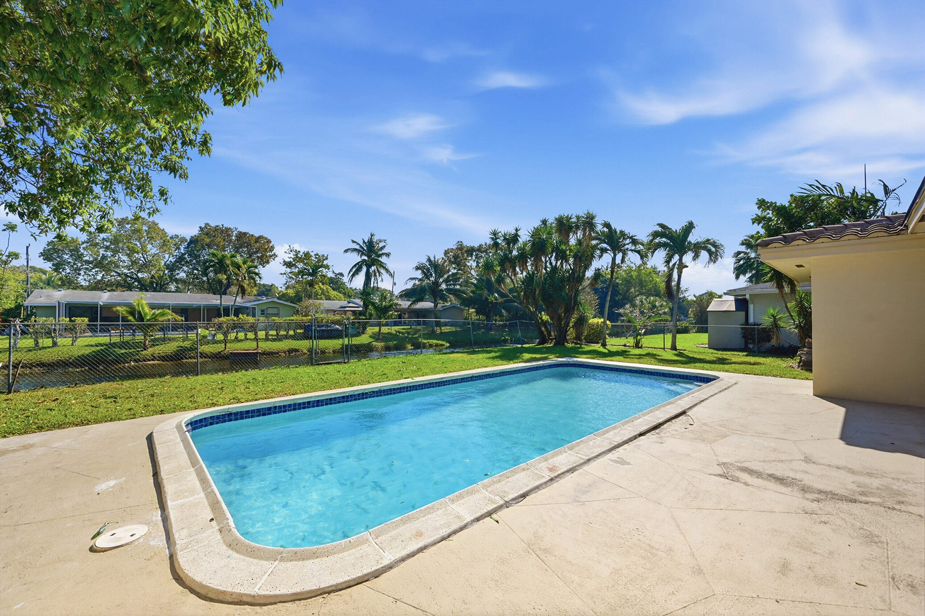 MIRROR LAKE ESTATES SEC SIX - Residential