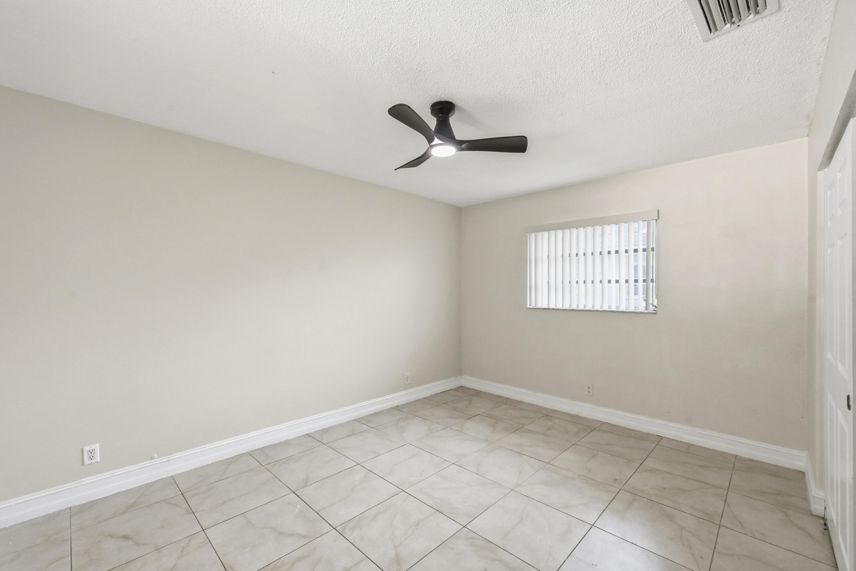 MIRROR LAKE ESTATES SEC SIX - Residential
