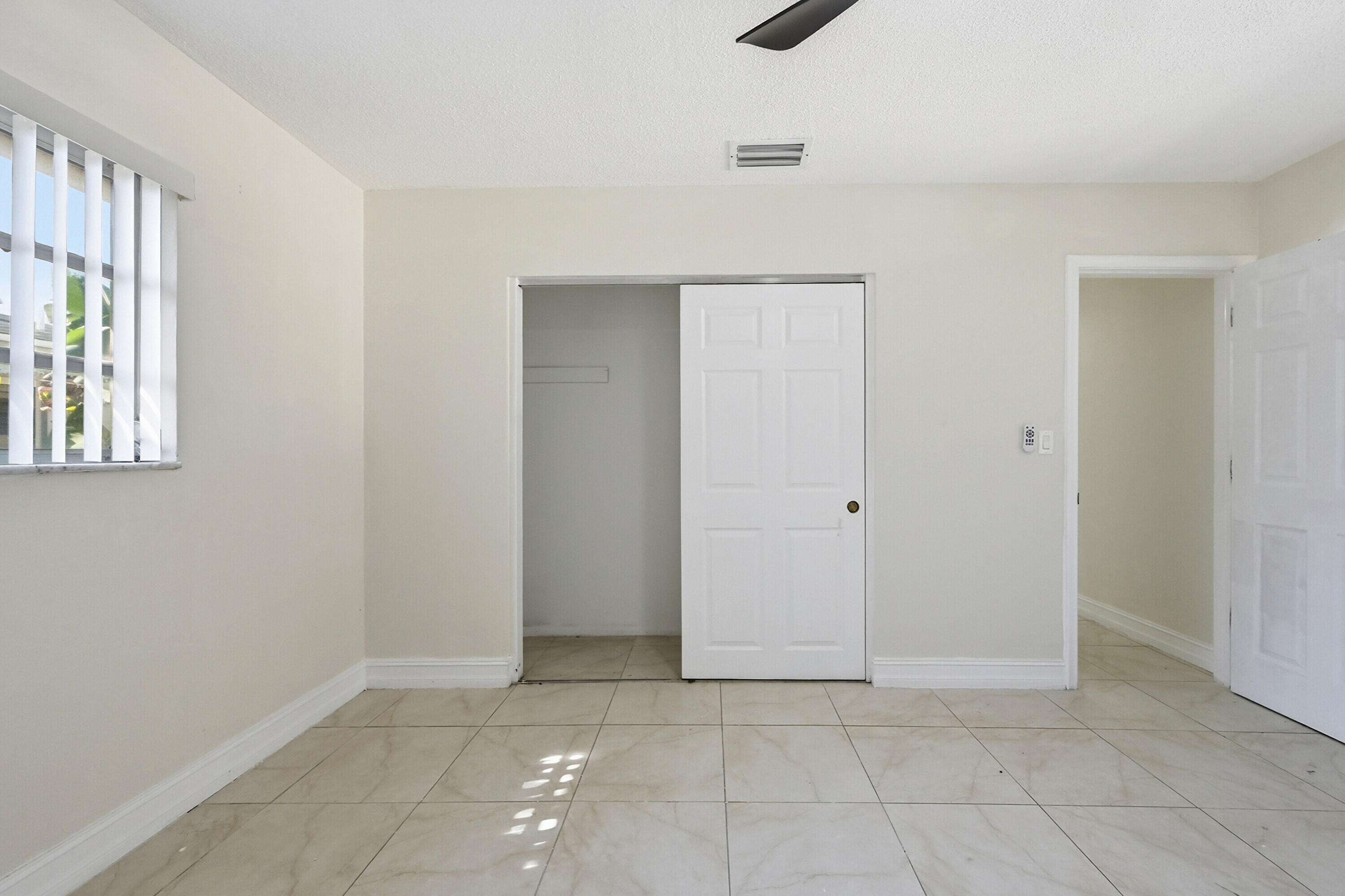 MIRROR LAKE ESTATES SEC SIX - Residential
