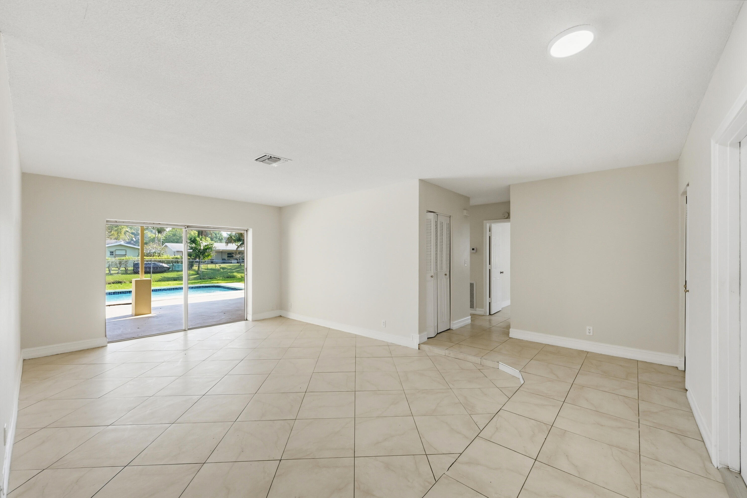 MIRROR LAKE ESTATES SEC SIX - Residential
