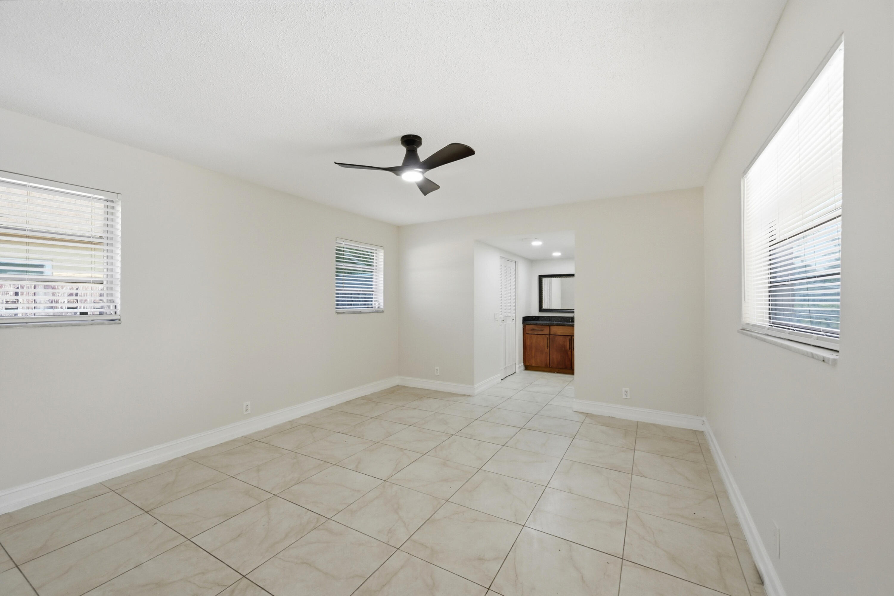 MIRROR LAKE ESTATES SEC SIX - Residential
