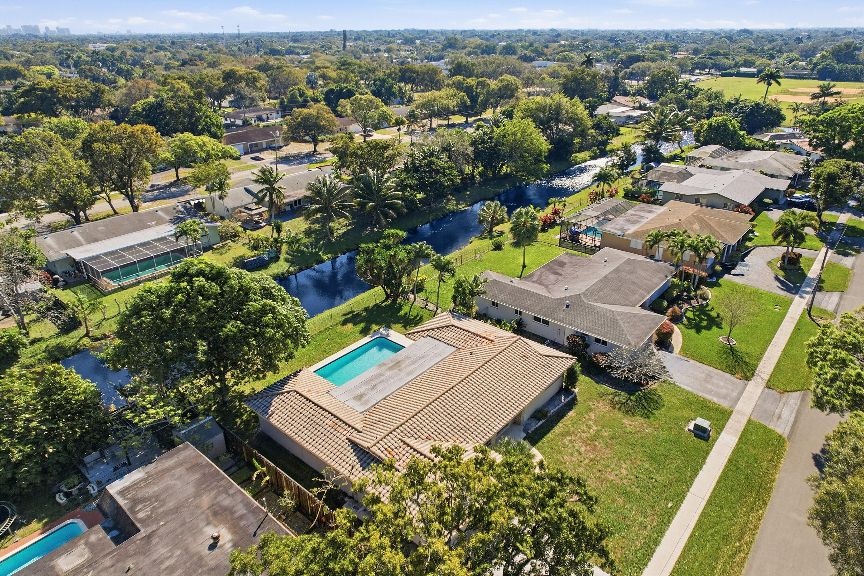 MIRROR LAKE ESTATES SEC SIX - Residential