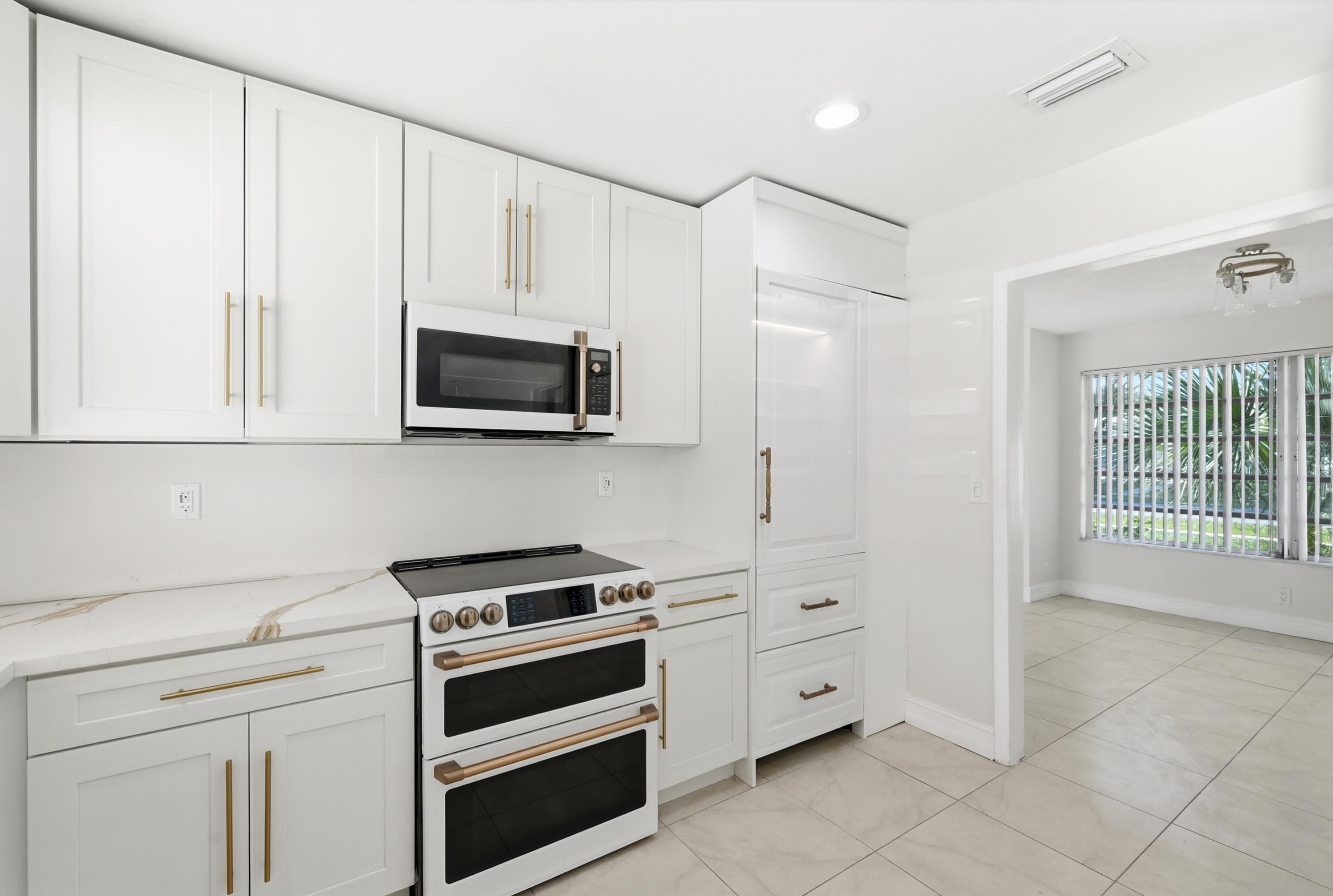 MIRROR LAKE ESTATES SEC SIX - Residential