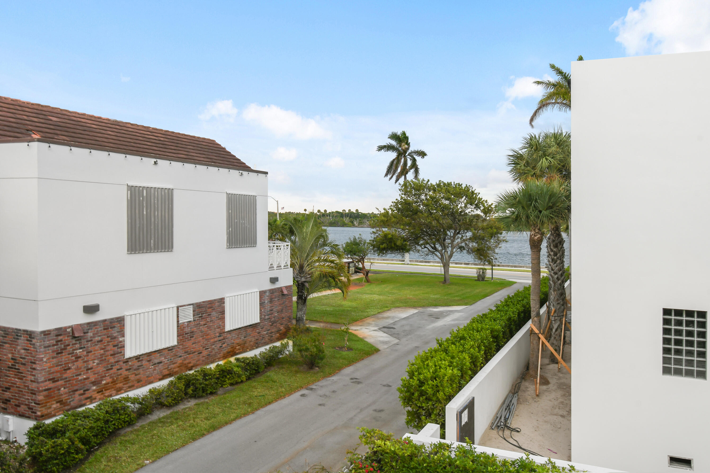 RUSSLYN EXTENSION - Residential