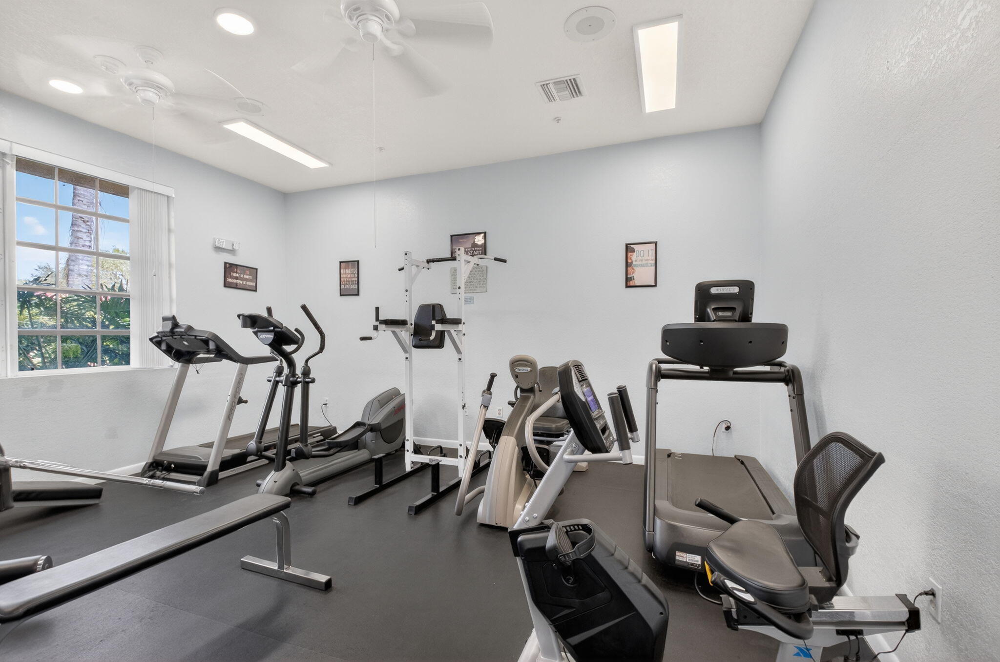 WINDWARD PALM BEACH - Residential