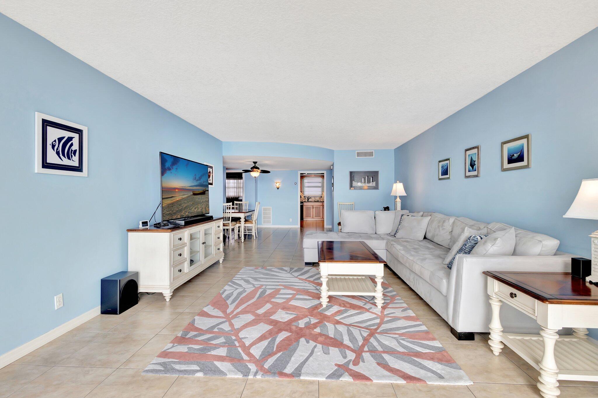 LAKE HARBOUR TOWERS - Residential