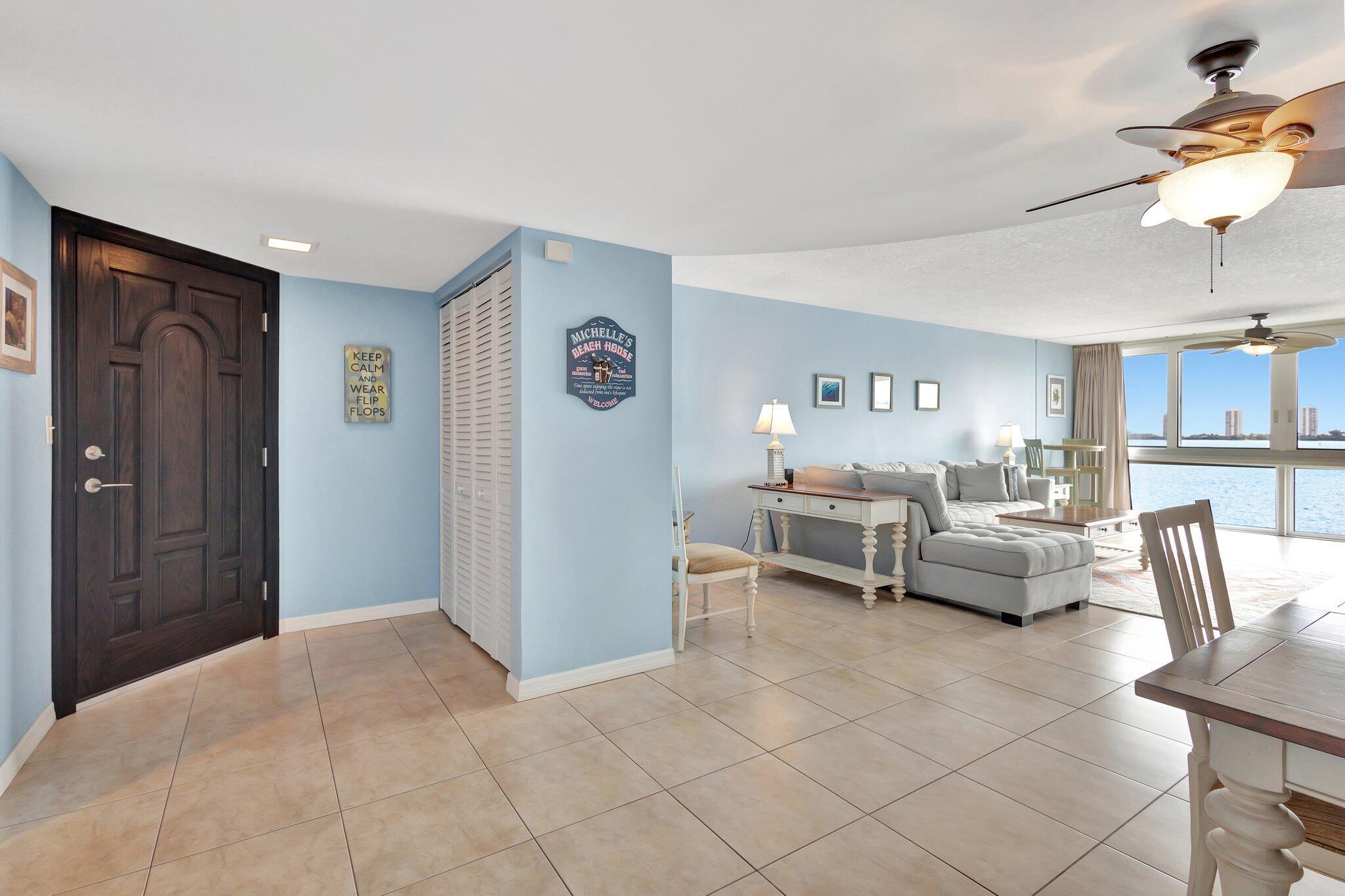LAKE HARBOUR TOWERS - Residential