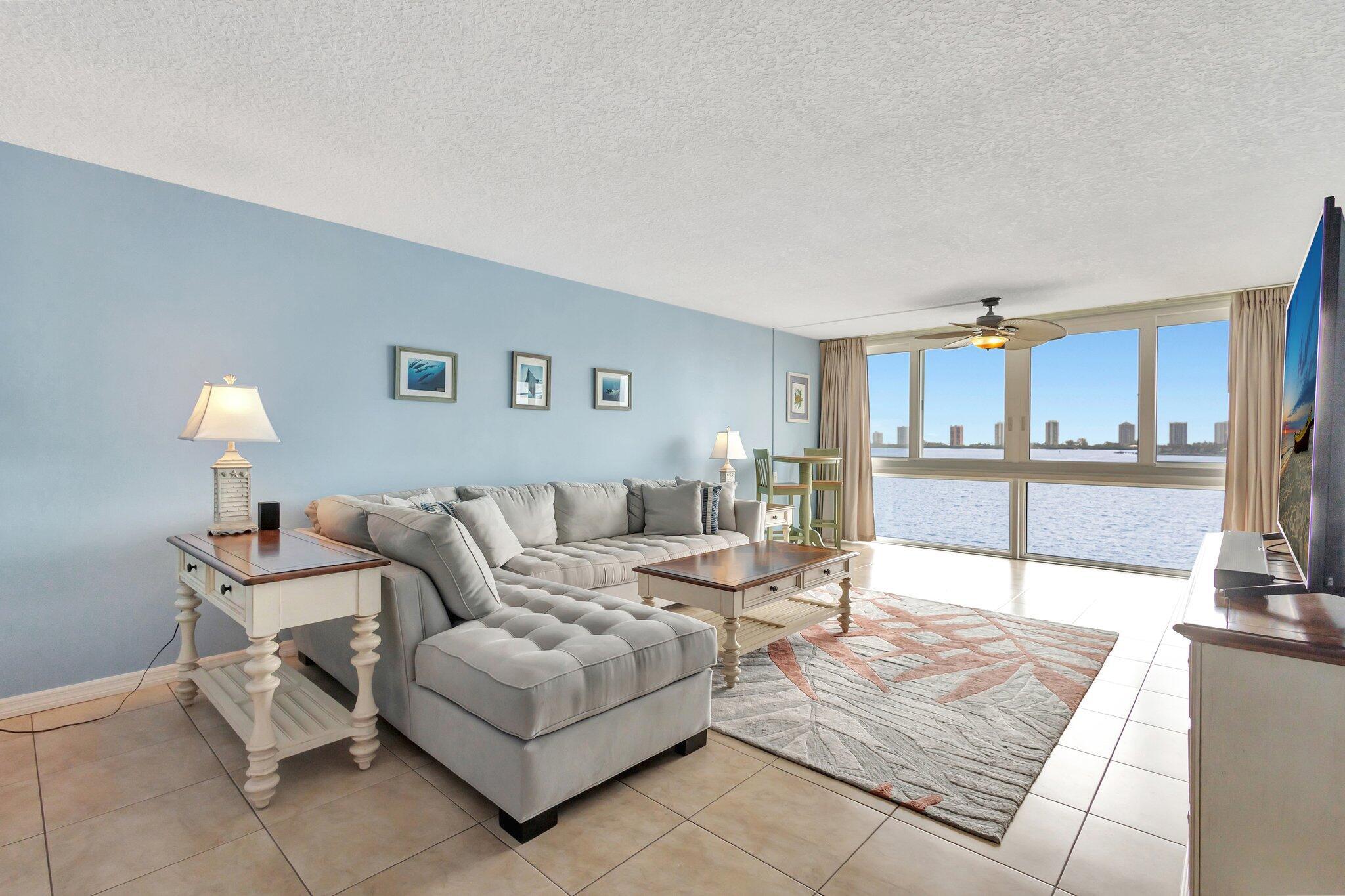 LAKE HARBOUR TOWERS - Residential