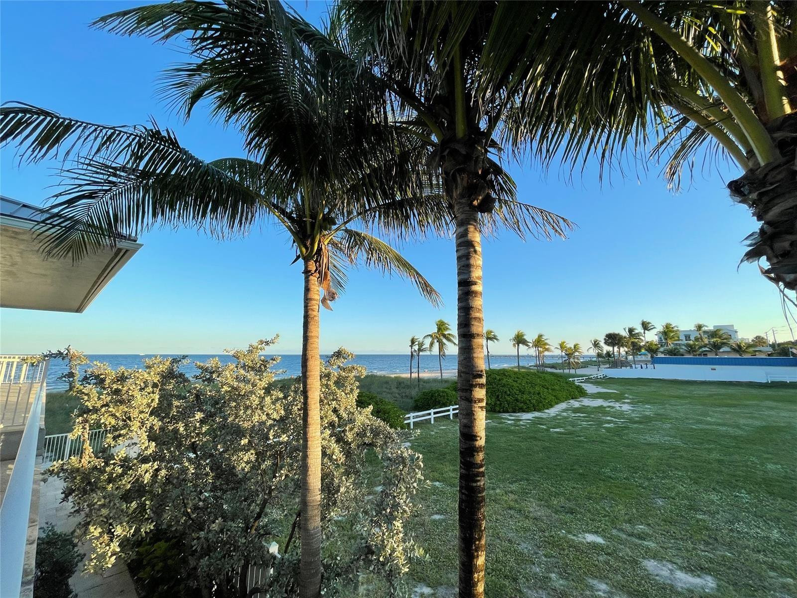 FURNISHED STUDIO FOR RENT IN LAUDERDALE-BY-THE-SEA! COME SEE THIS REMODELED AND SPACIOUS, OCEANFRONT (W/MURPHY BED) SMACK ON THE OCEAN. STEPS TO ALL LAUDERDALE BY THE SEA RESTAURANTS AND ENTERTAINMENT. JUST BRING YOUR SUITCASE AND TOOTHBRUSH. QUICK APPROVAL. CLEANING FEE ADDITIONAL. MOVE-IN 1ST MON., LAST MON. & SECURITY DEPOSIT. CAN ALSO BE RENTED MONTH TO MONTH OR FOR 2 WEEKS. Rates: Annual - $2,500; Seasonal- $3,600; Off-seasonal - $2,800 & 2 Wks. (15 days) - $2,000. QUICK APPROVAL!