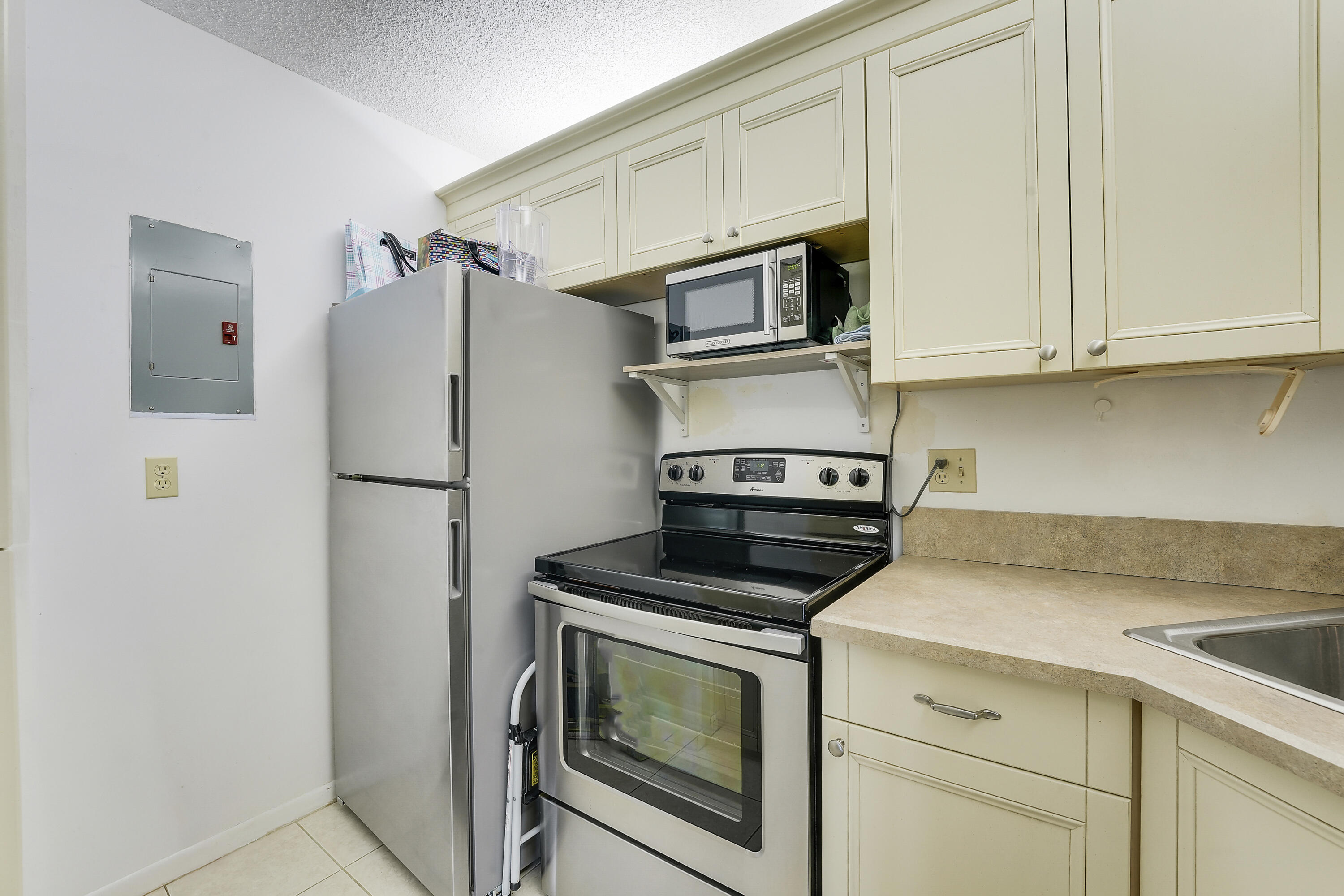 PALM CLUB VILLAGE II CONDO - Residential