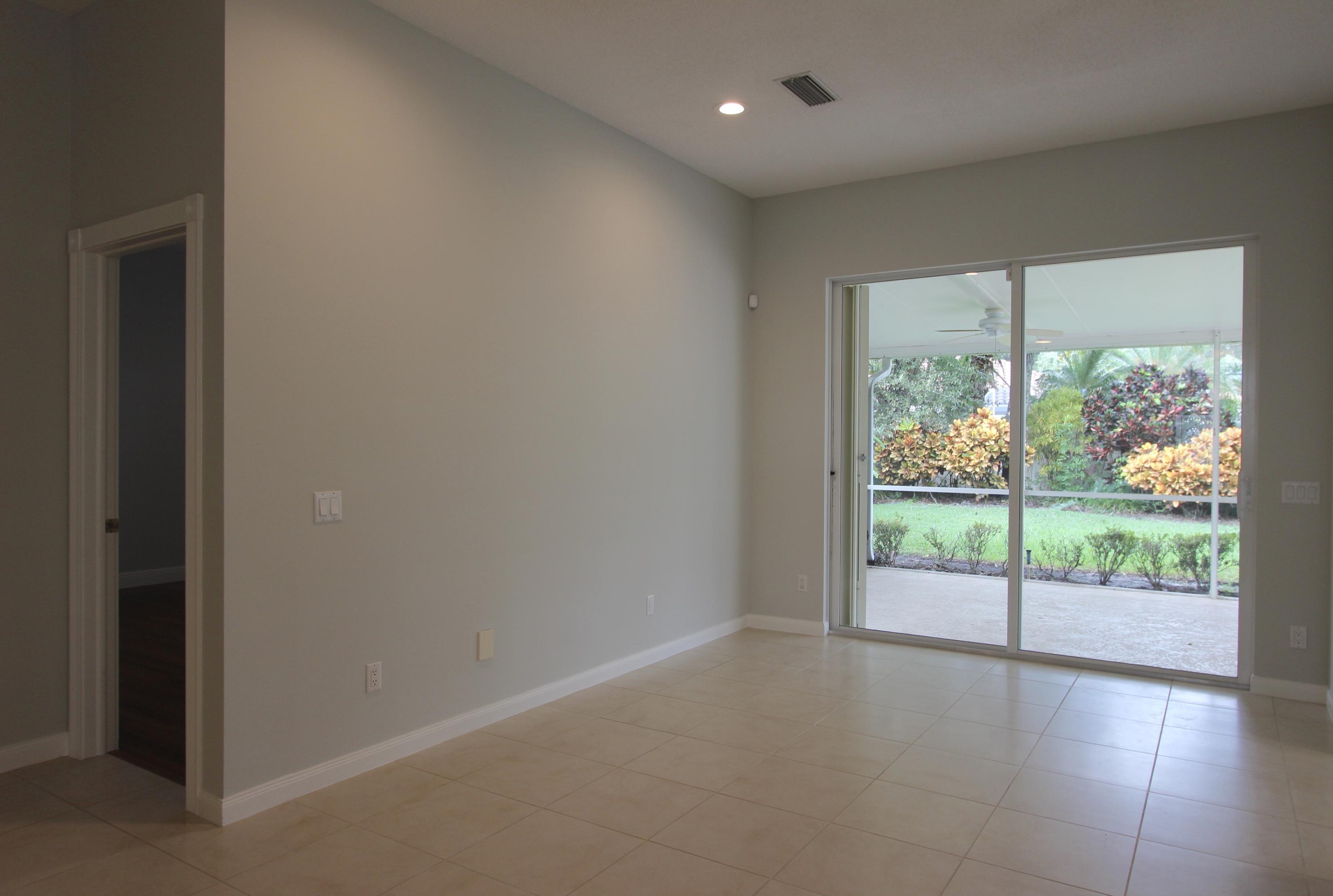 HAMPTONS AT MAPLEWOOD - Residential Lease